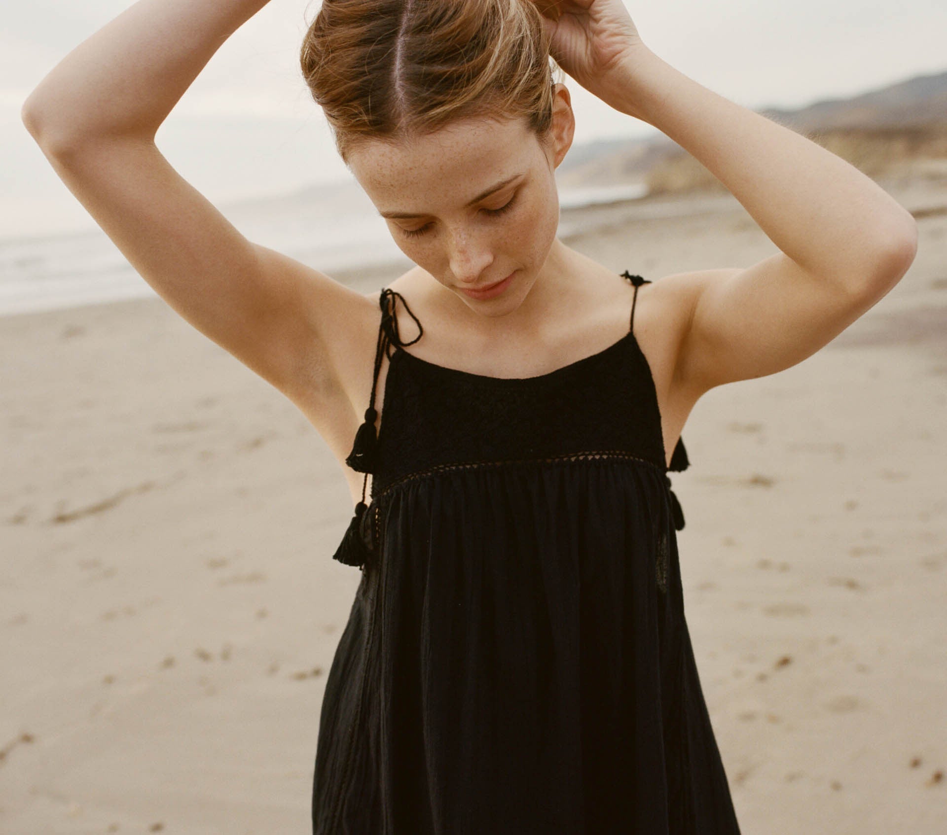 HMD -- YUCCA EMBROIDERED GAUZE TIE TOP -- Black