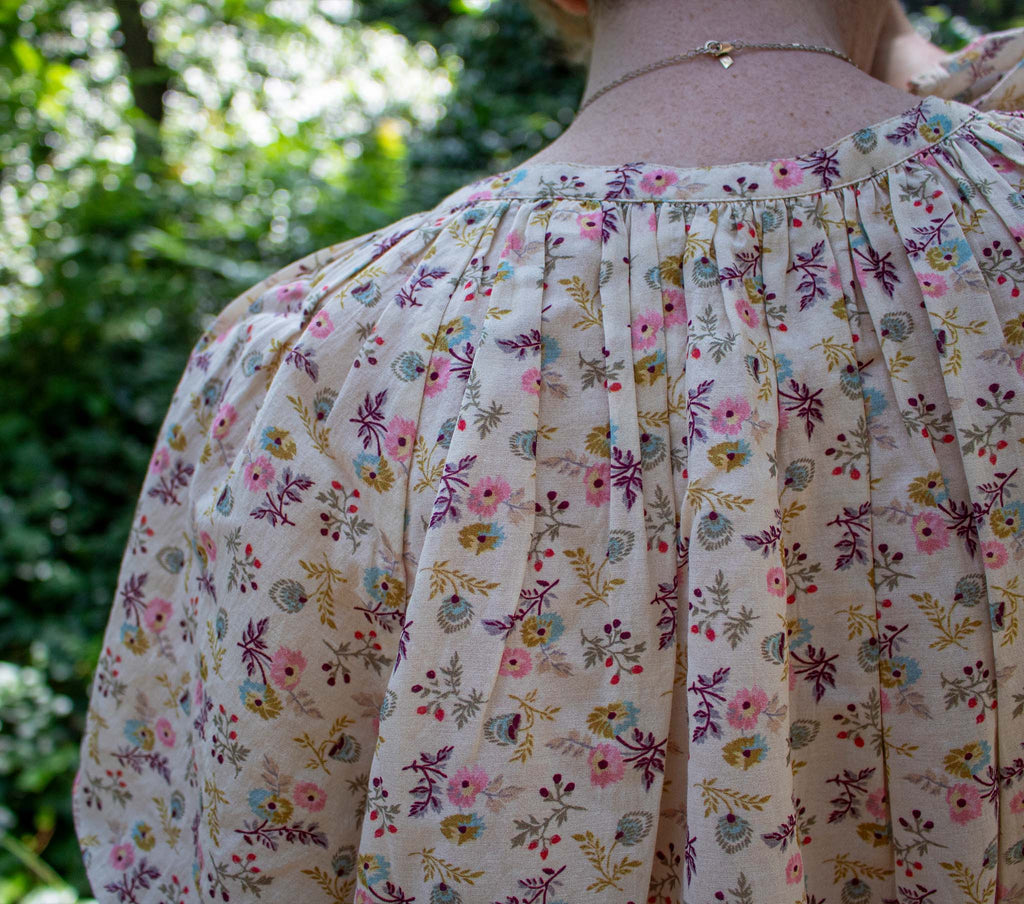 HMD -- JUNE TOP -- FEATHERED FLORAL