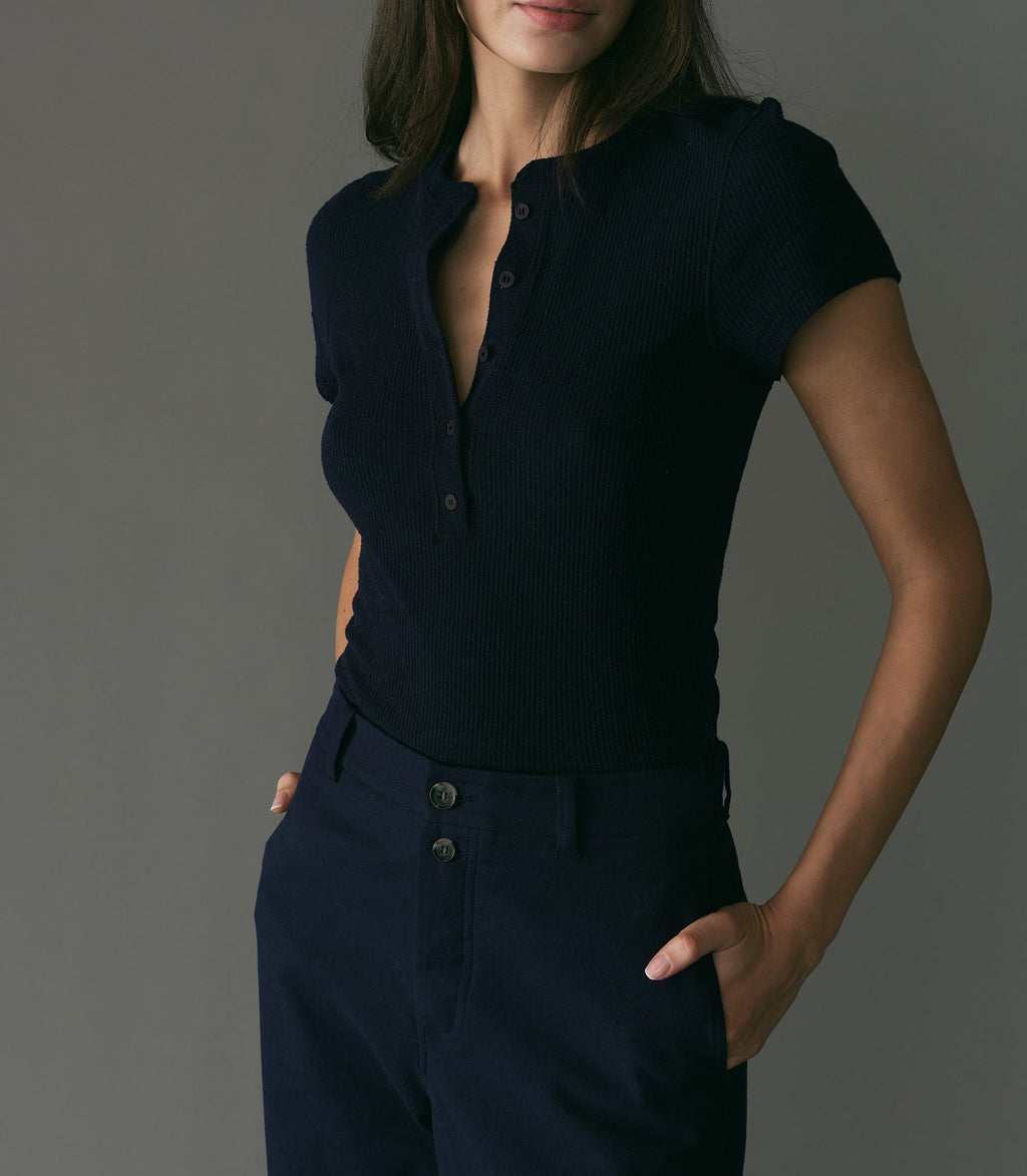 HMD -- VIENNE SILK TEE -- NAVY