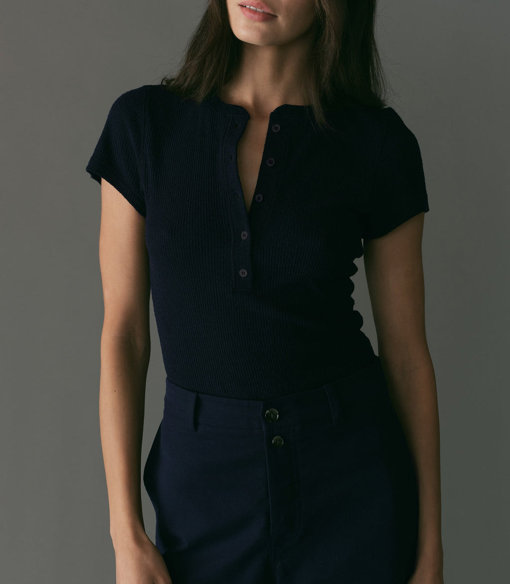 HMD -- VIENNE SILK TEE -- NAVY