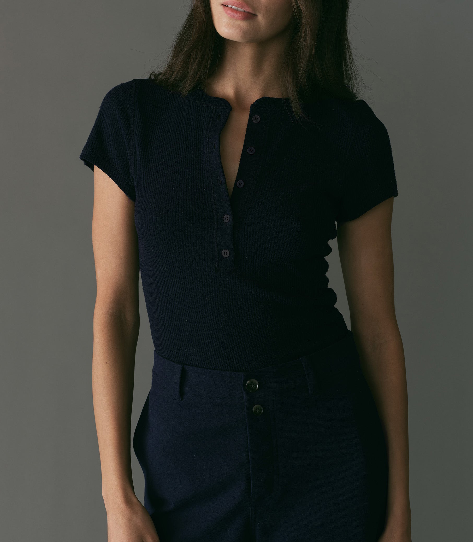 HMD -- VIENNE SILK TEE -- NAVY
