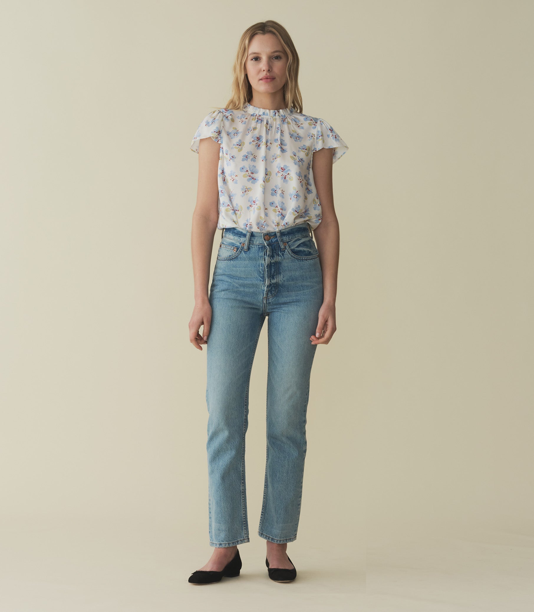 HMD -- YVIE TOP -- BLEU FROLICKING FLORAL