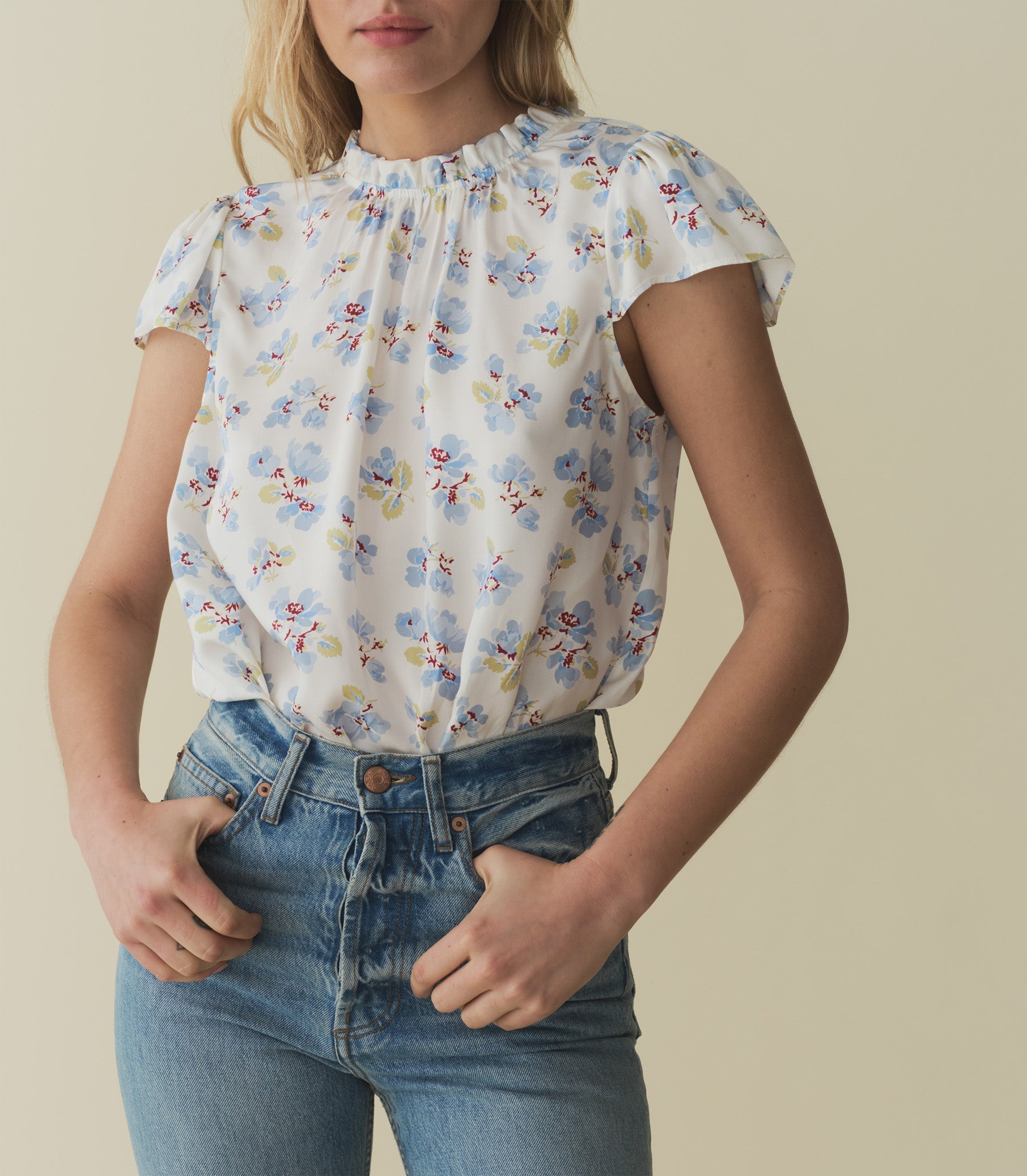 HMD -- YVIE TOP -- BLEU FROLICKING FLORAL