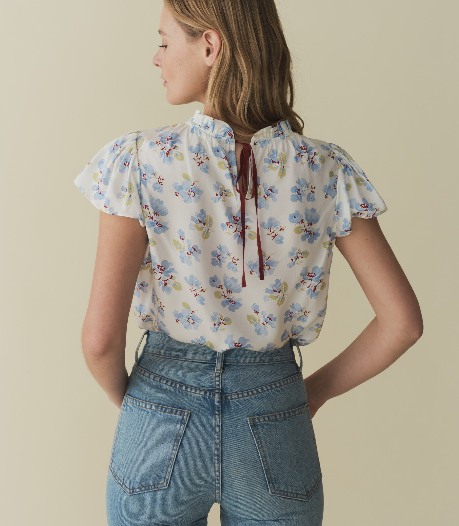 HMD -- YVIE TOP -- BLEU FROLICKING FLORAL