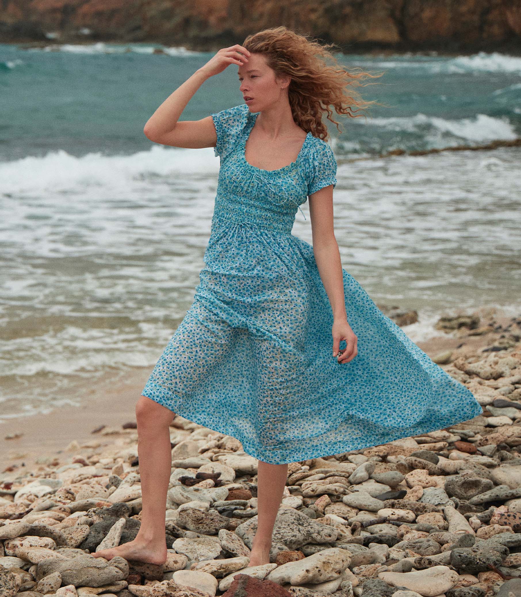 HMD -- ASHLYNN DRESS -- BLEU DAISY FIELDS