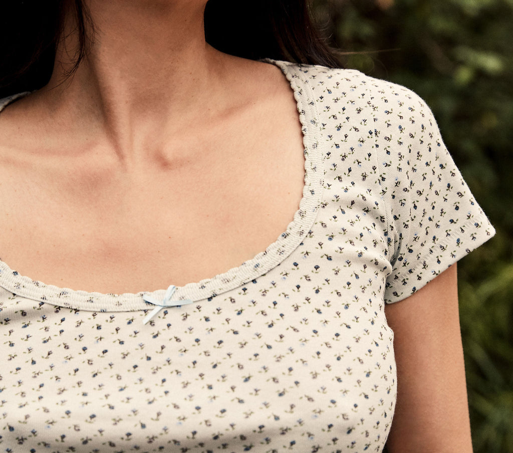 HMD -- BRIGITTE TEE -- BLUE ROSEBUD PRINT