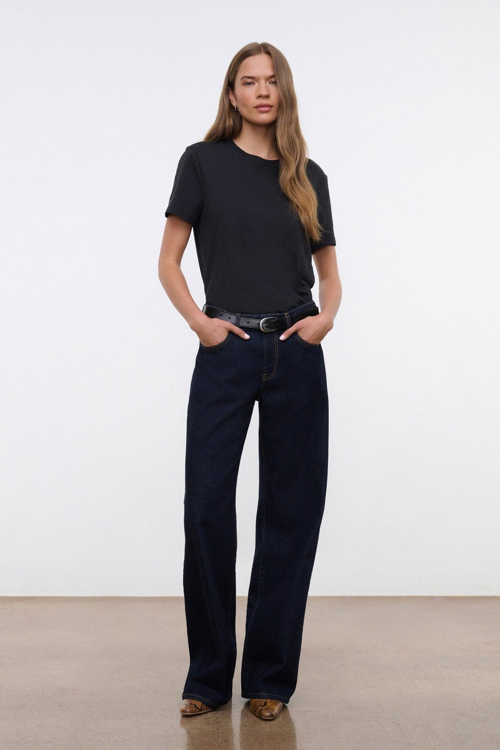 CREW NECK T SHIRT | BLACK