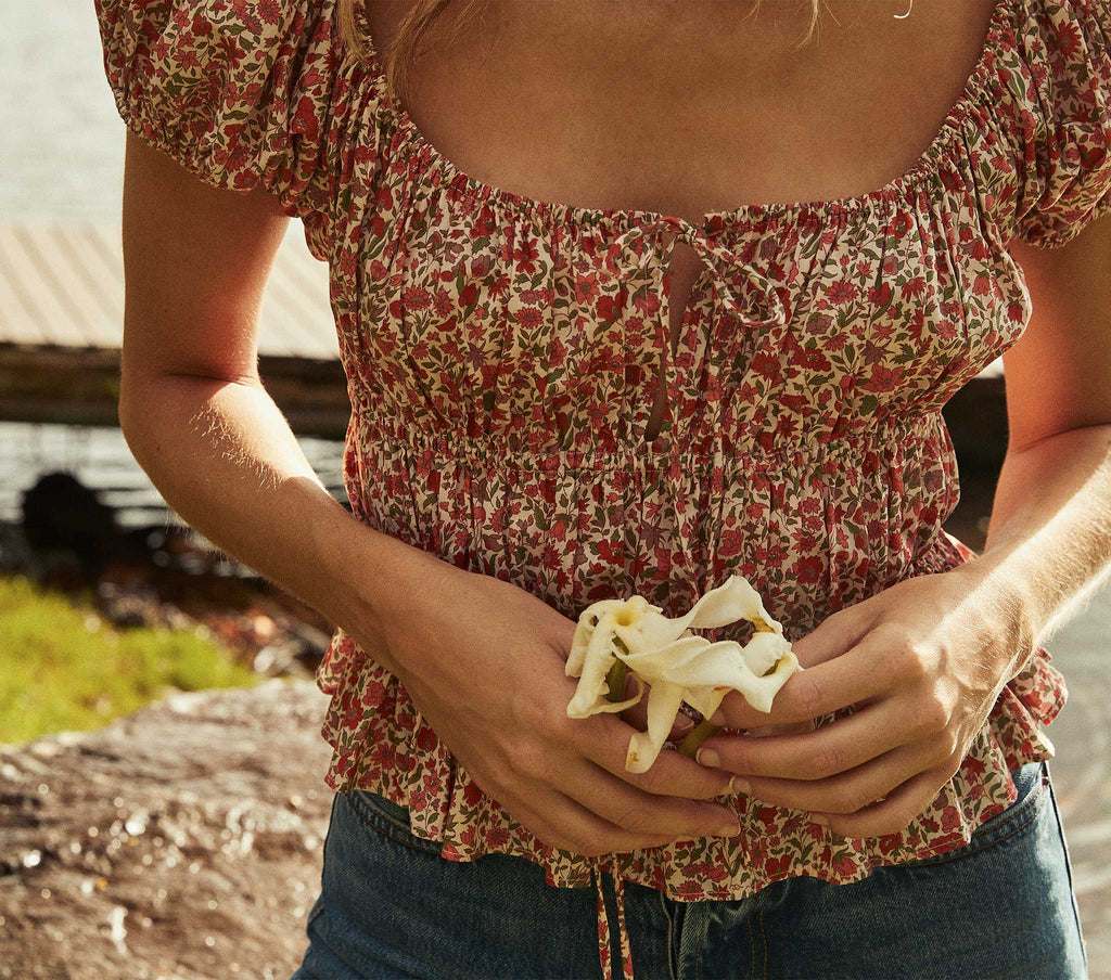 HMD -- ADIE TOP -- CORAL POPPY BELL FLORAL