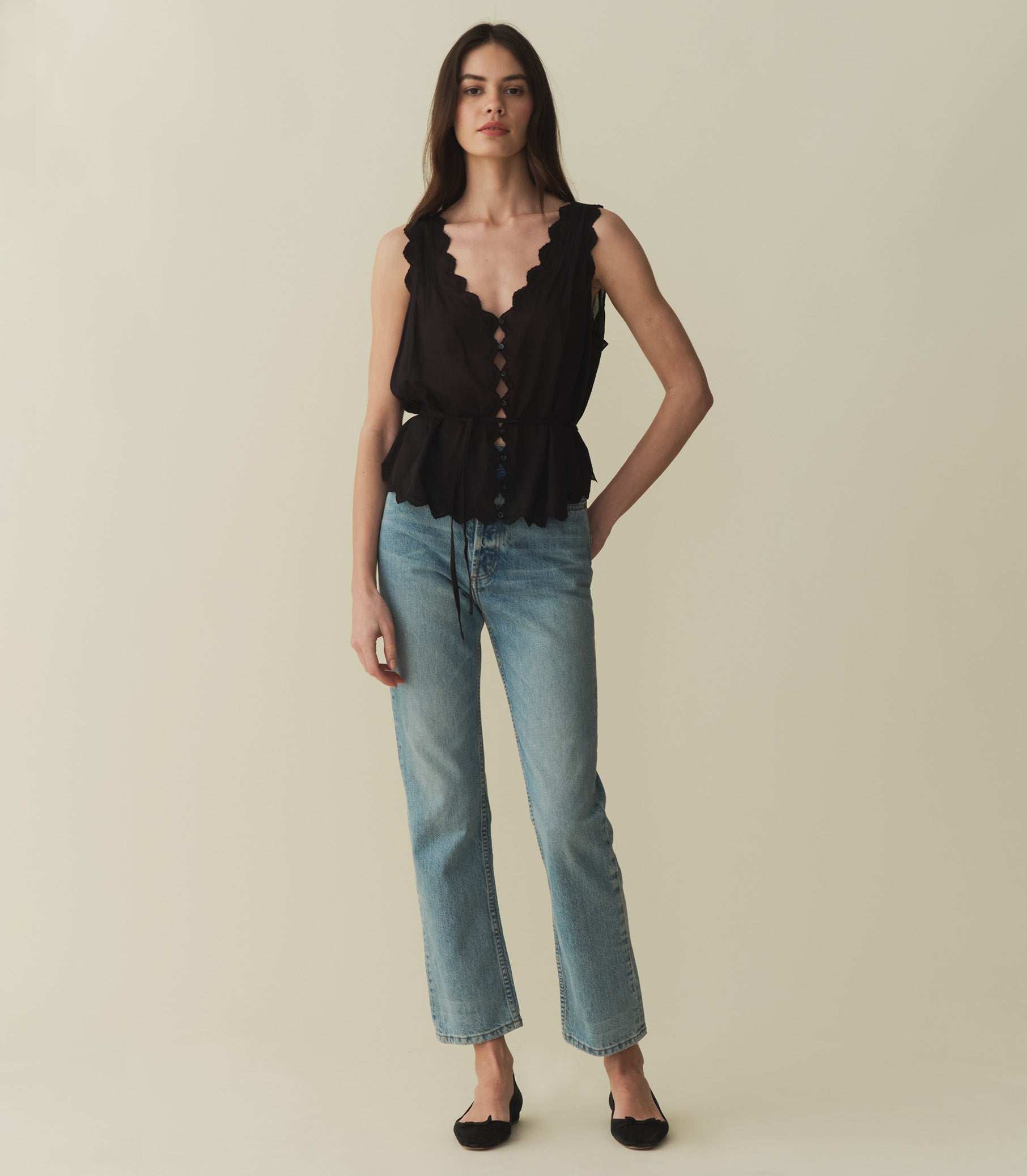 HMD -- ALDORA TOP -- BLACK