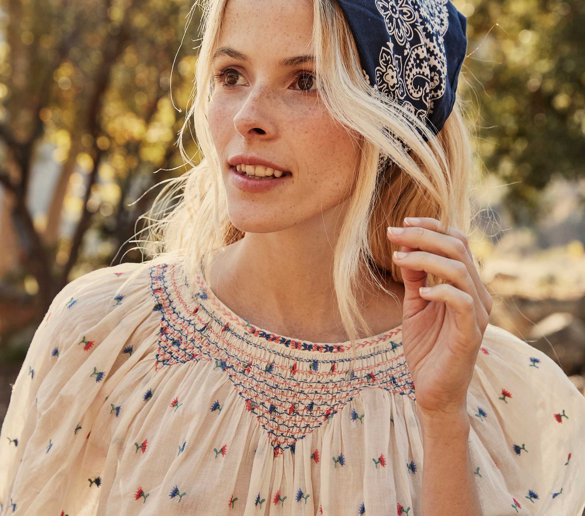 HMD -- AMNA TOP -- CREAM CARNATION EMBROIDERY