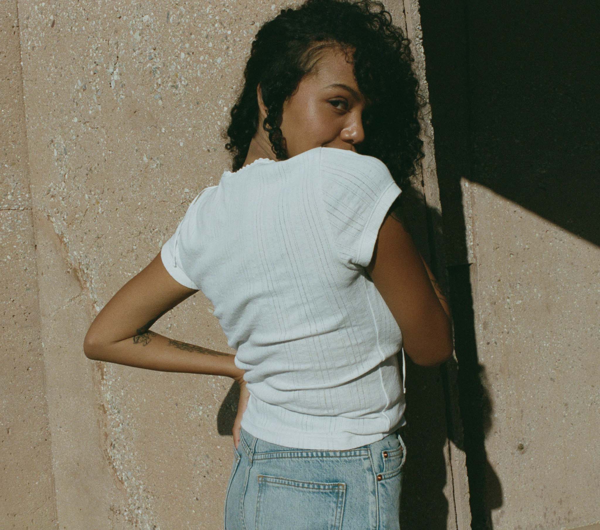 HMD -- BRIE TEE -- SALT