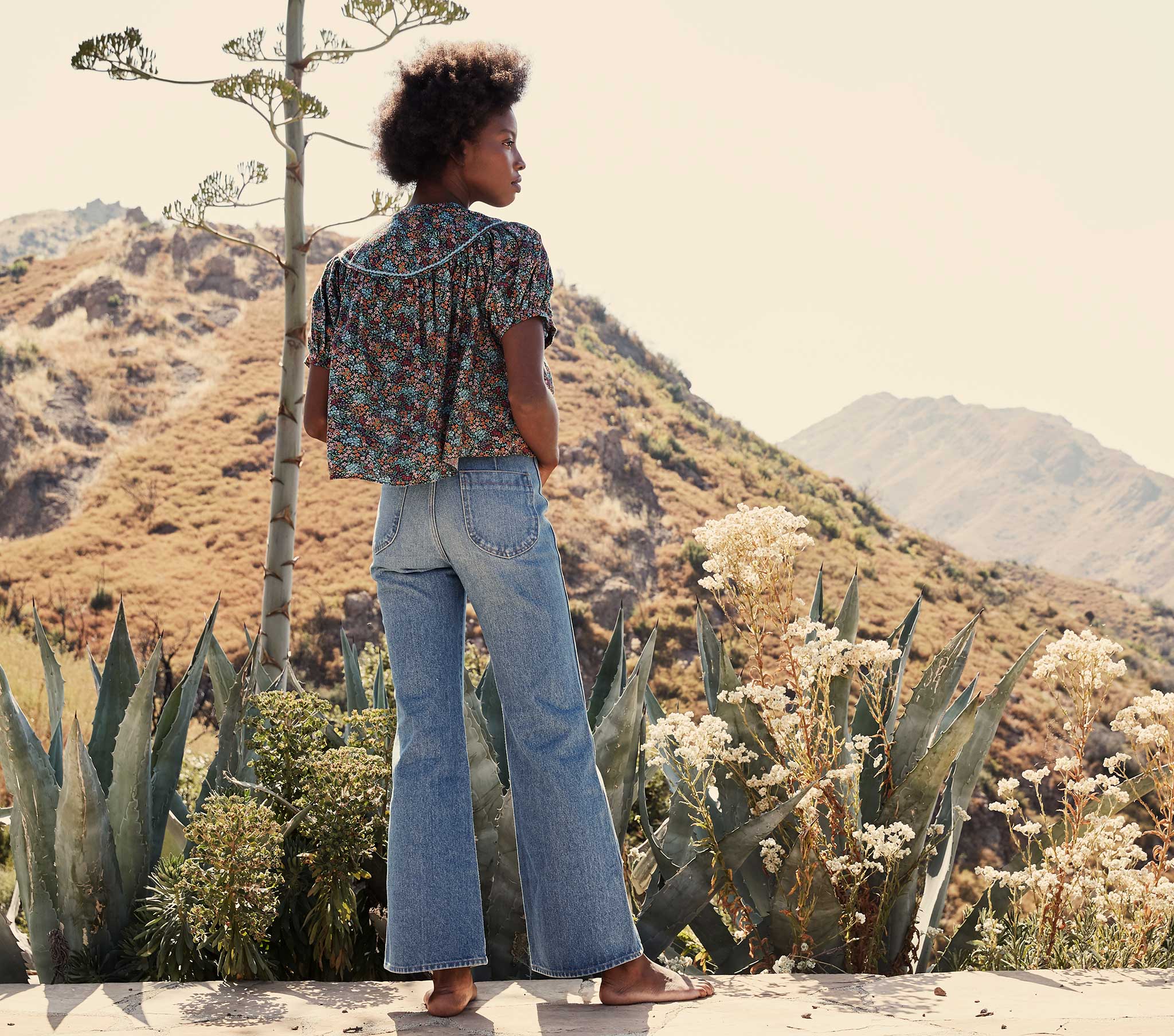 HMD -- BRENNA TOP -- NAVY LADY BIRD FLORAL