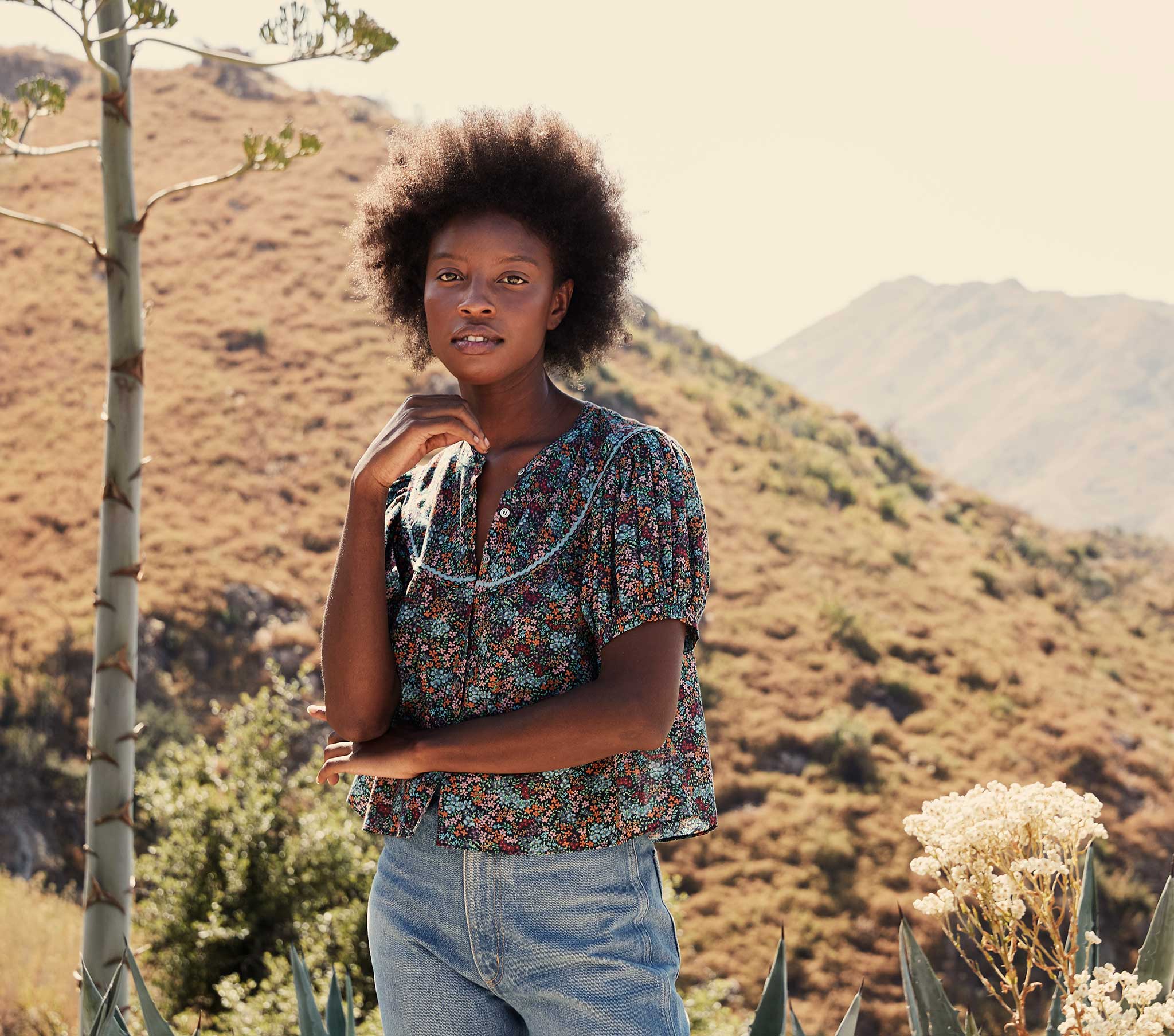 HMD -- BRENNA TOP -- NAVY LADY BIRD FLORAL
