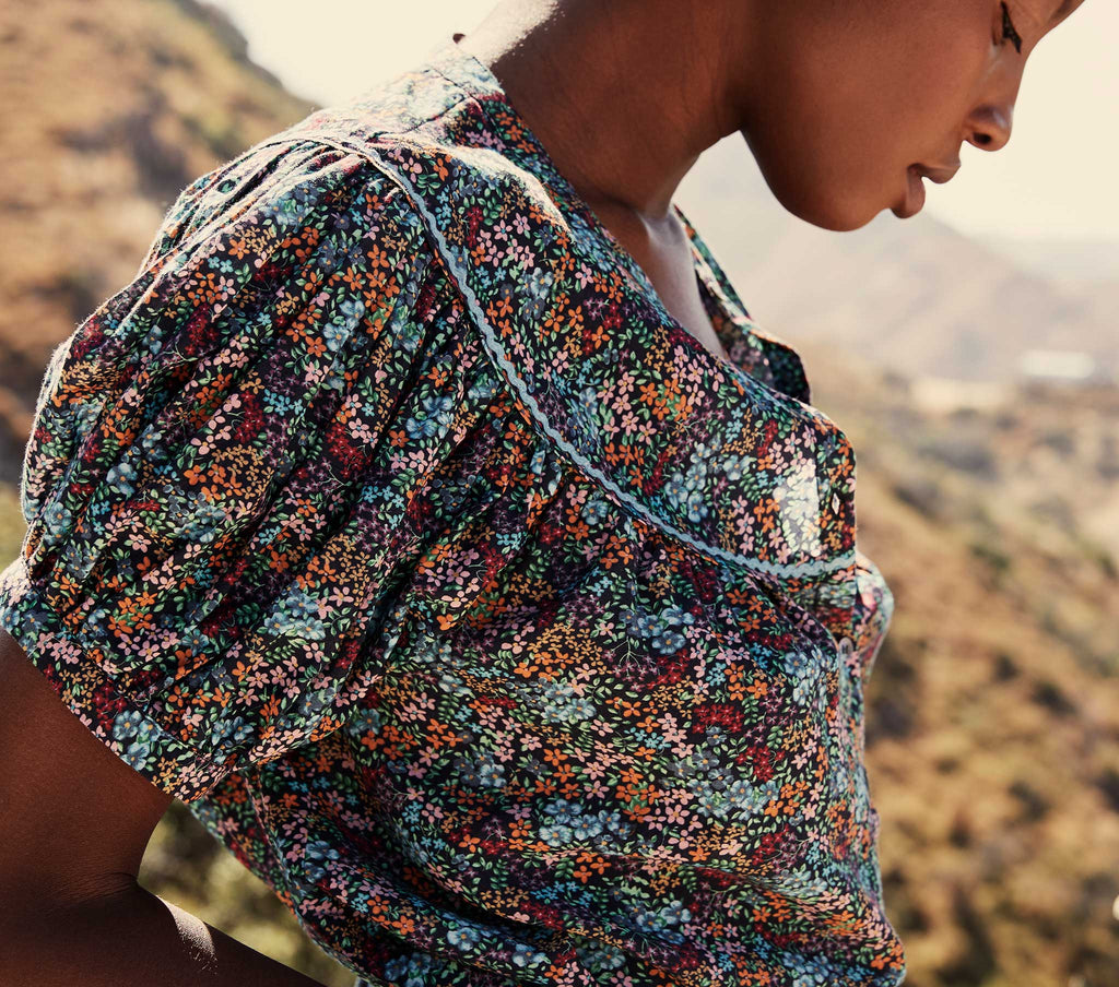 HMD -- BRENNA TOP -- NAVY LADY BIRD FLORAL