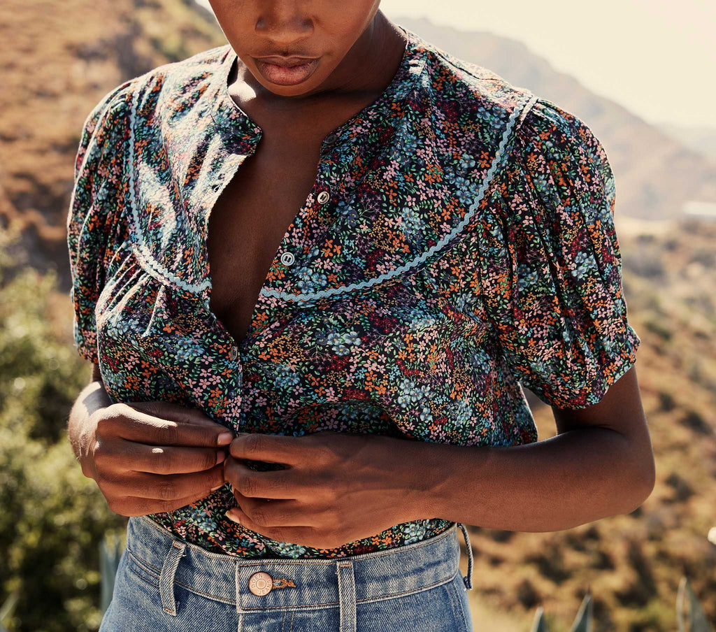 HMD -- BRENNA TOP -- NAVY LADY BIRD FLORAL