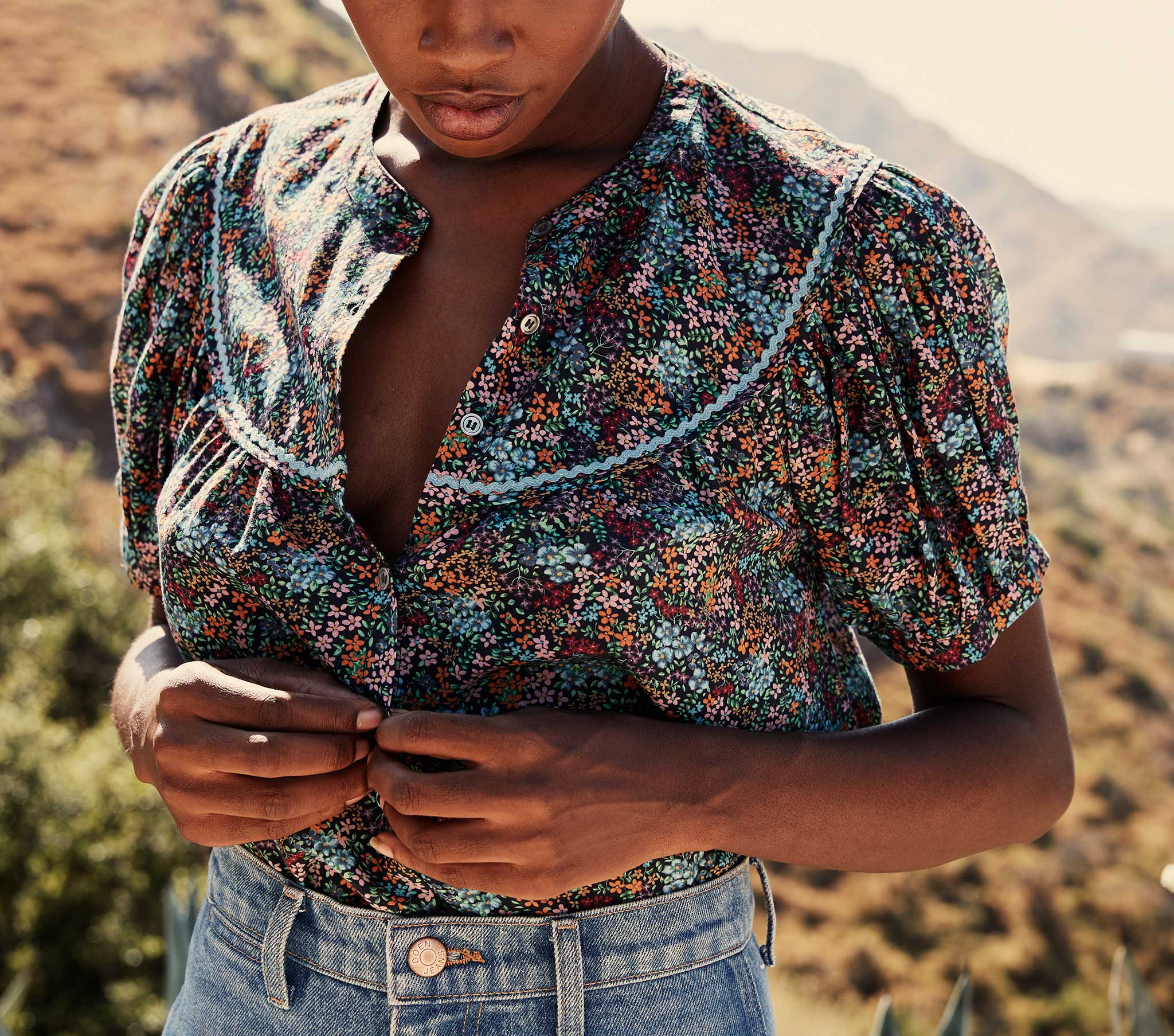 HMD -- BRENNA TOP -- NAVY LADY BIRD FLORAL