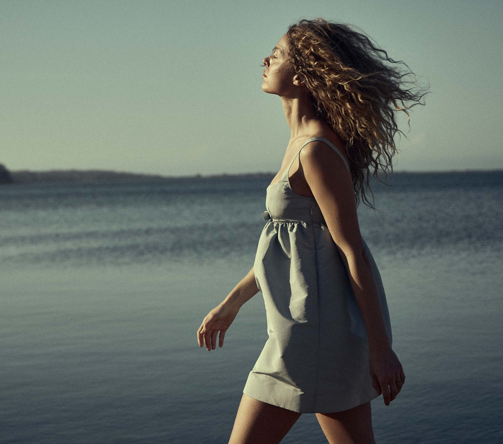 HMD -- CAITRIN DRESS -- FROST