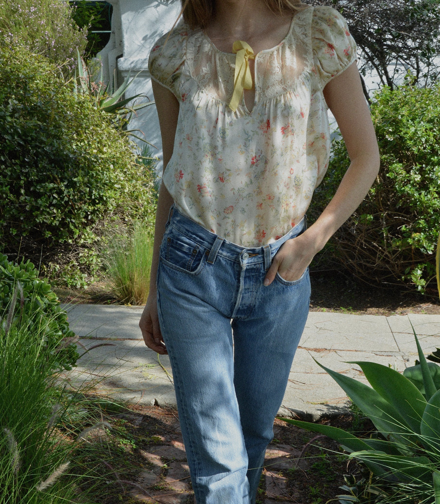 HMD -- CAMRI TOP -- FLOWERING MEADOW