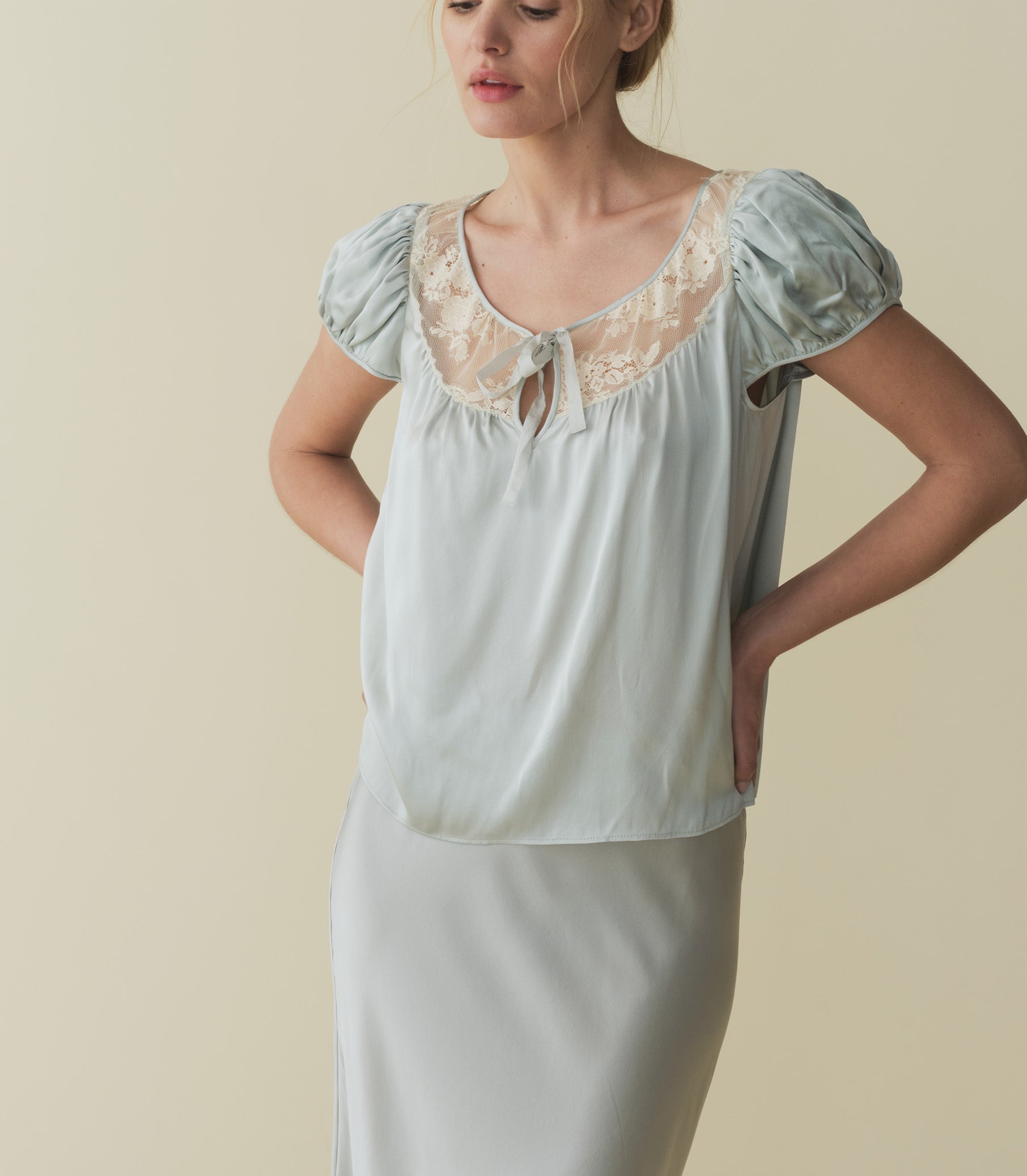 HMD -- CAMRI TOP -- DUSTY BLUE