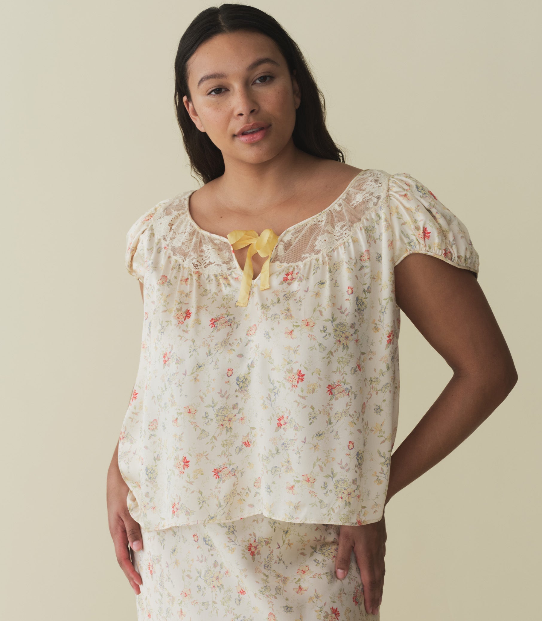 HMD -- CAMRI TOP -- FLOWERING MEADOW