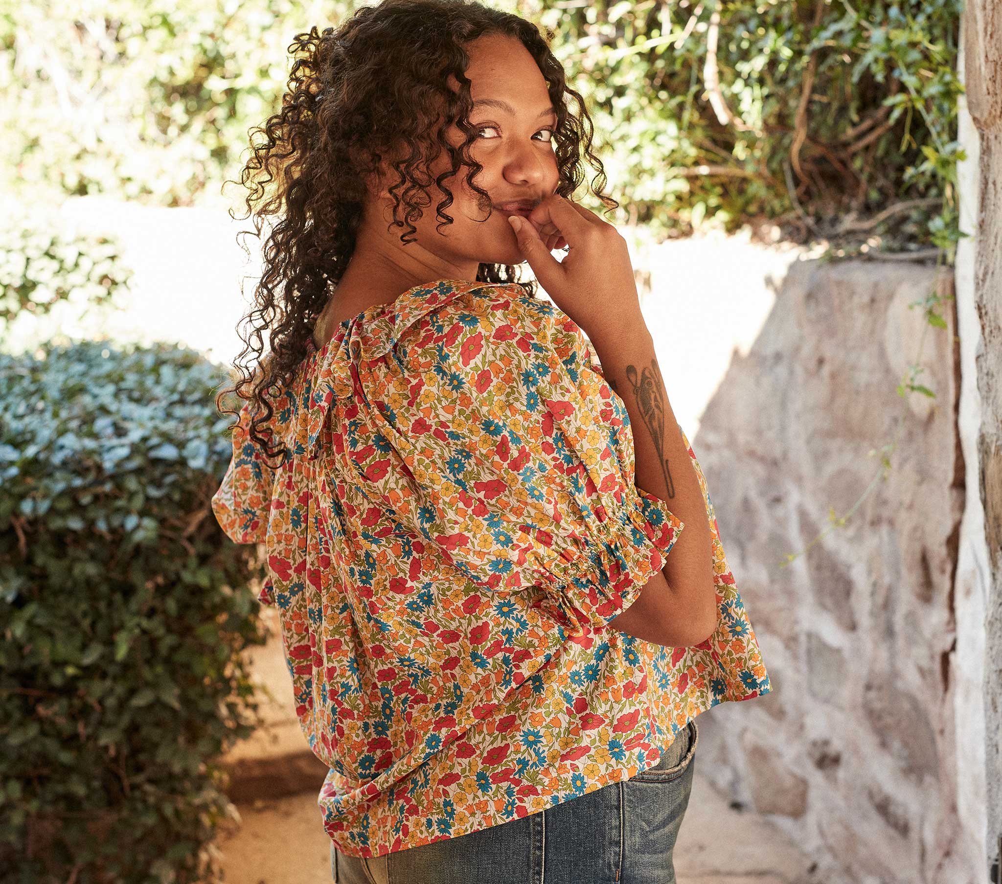 HMD -- CONSTANCE TOP -- POPPY & DAISY FLORAL