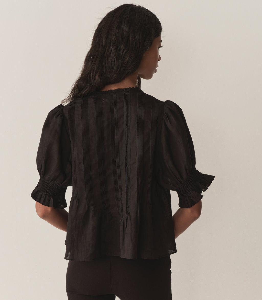 HMD -- KARLIE TOP -- BLACK