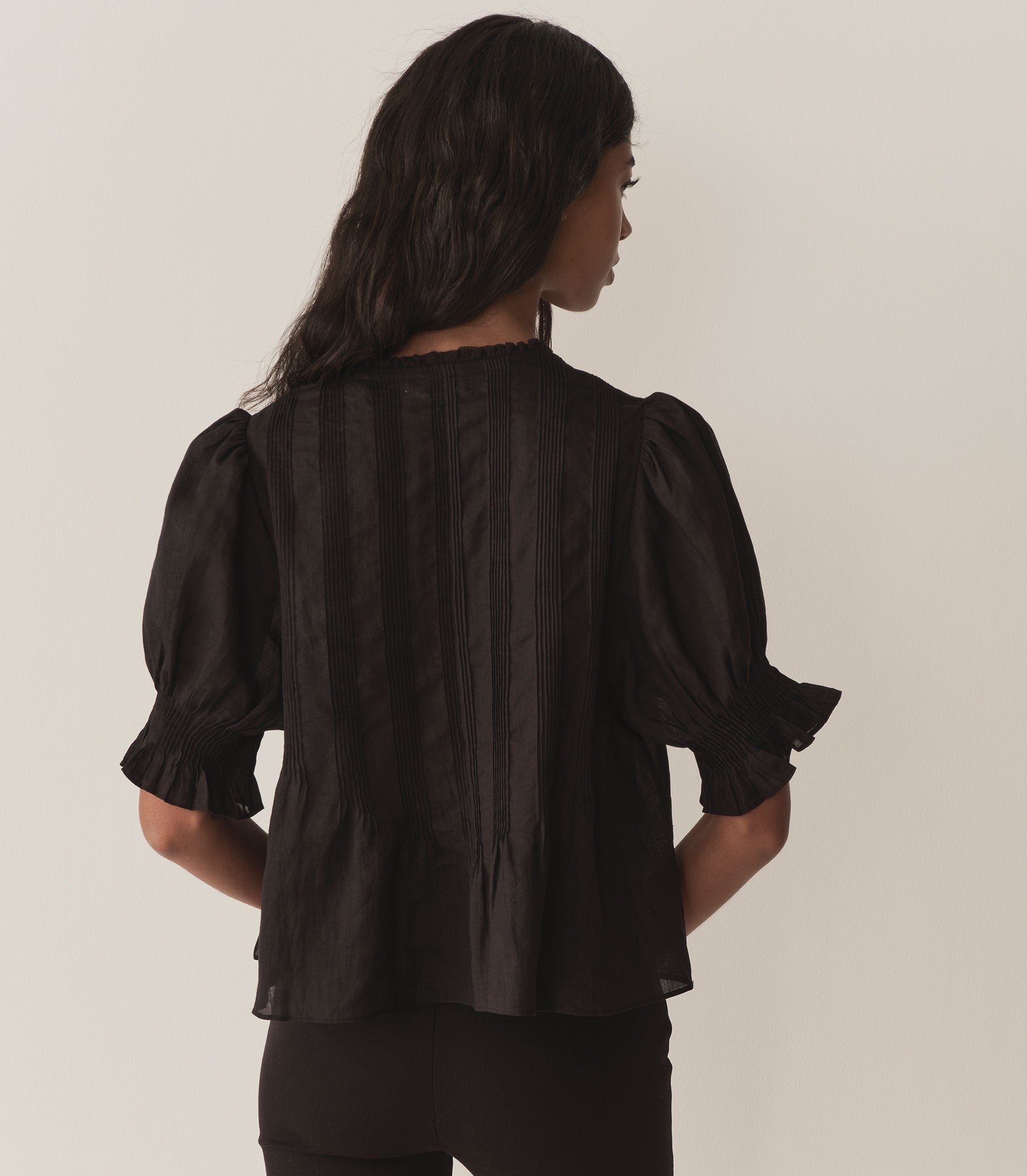 HMD -- KARLIE TOP -- BLACK