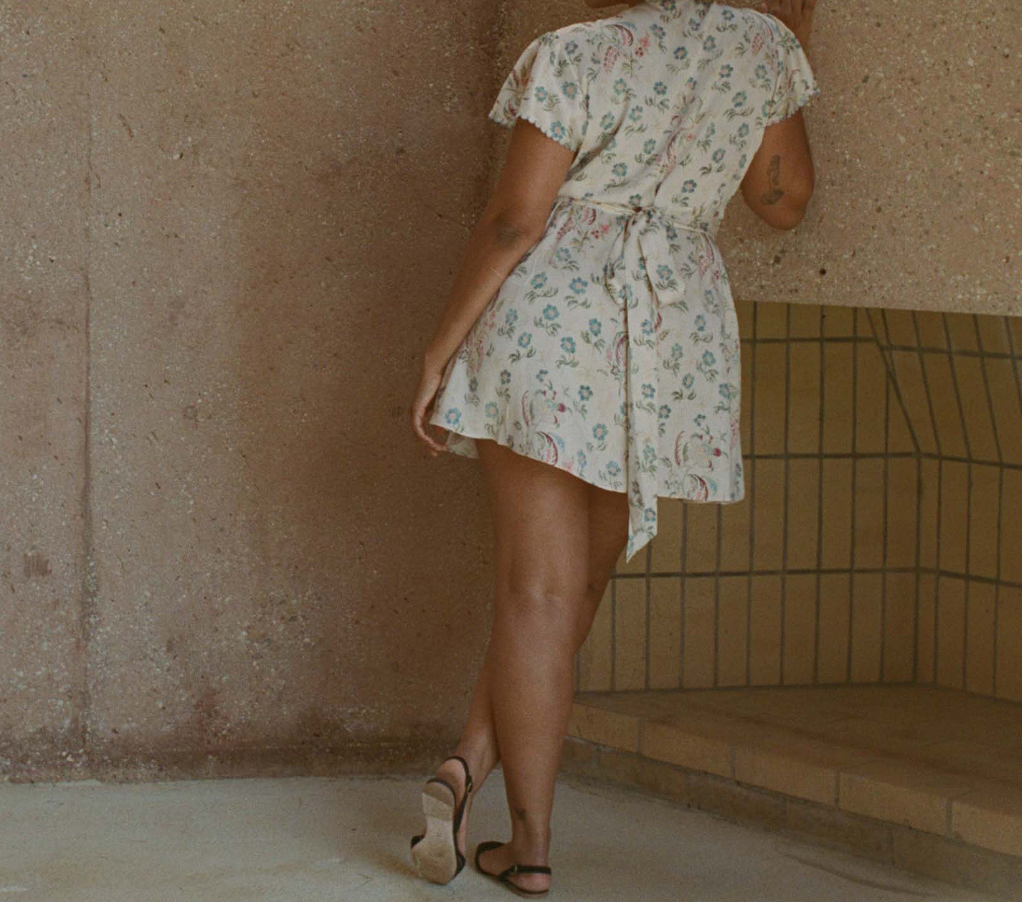 HMD -- DIANNE DRESS -- IVORY HOLLYHOCK HILLS