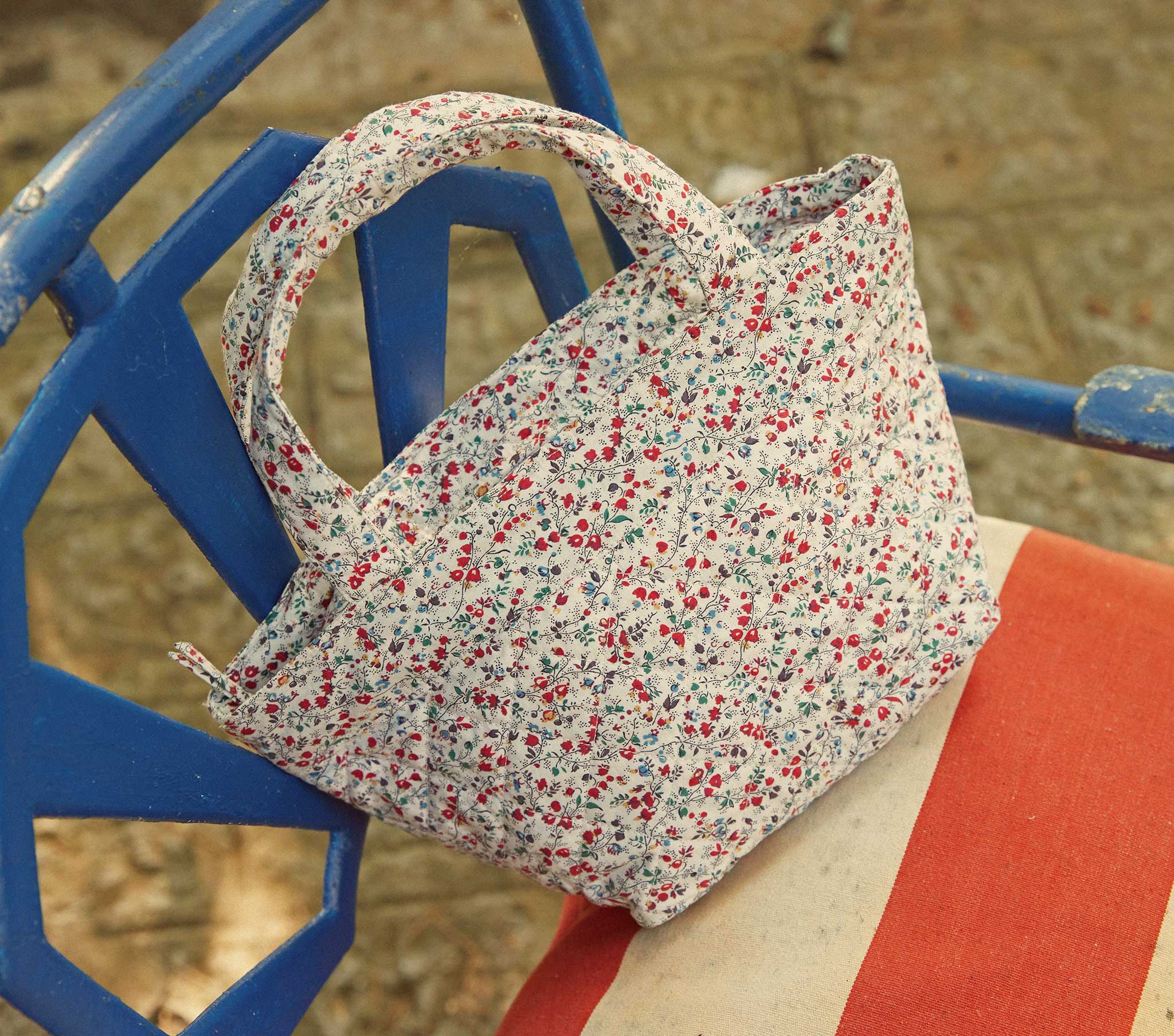 HMD -- PETITE CLEMENCE TOTE -- BRIARWOOD FLORAL