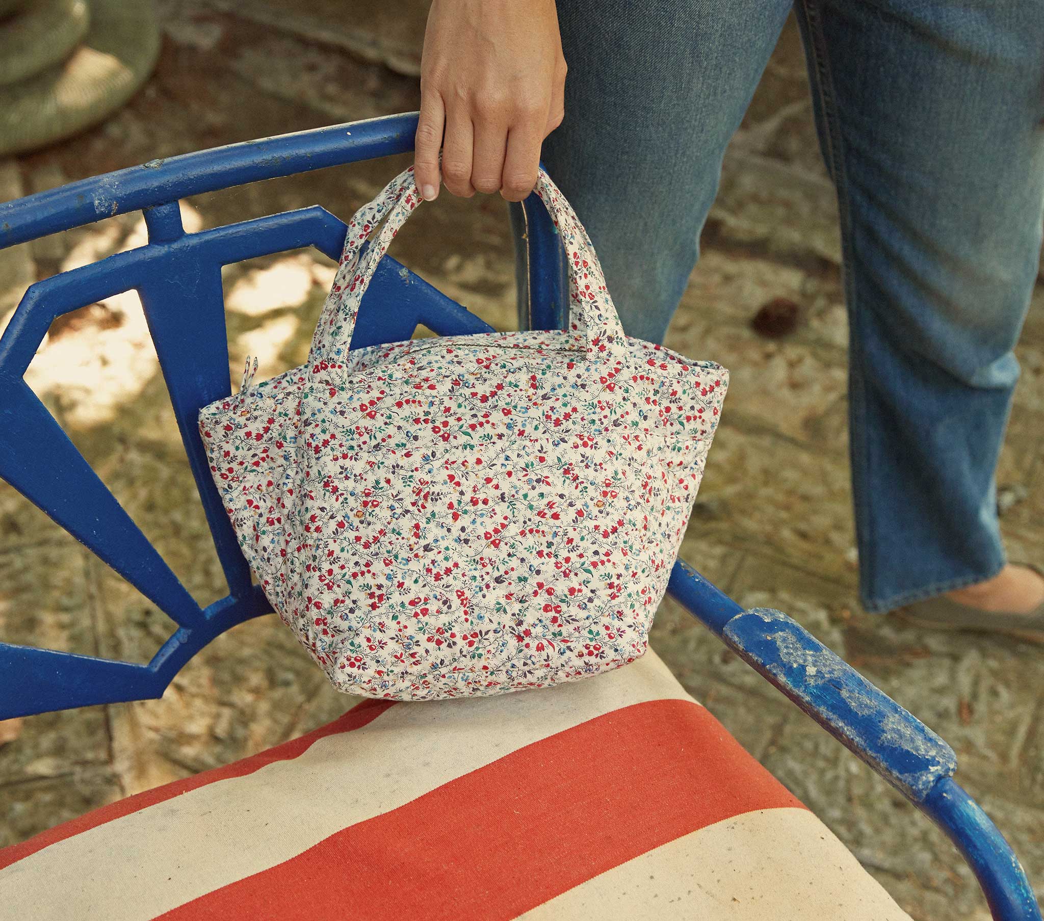 HMD -- PETITE CLEMENCE TOTE -- BRIARWOOD FLORAL