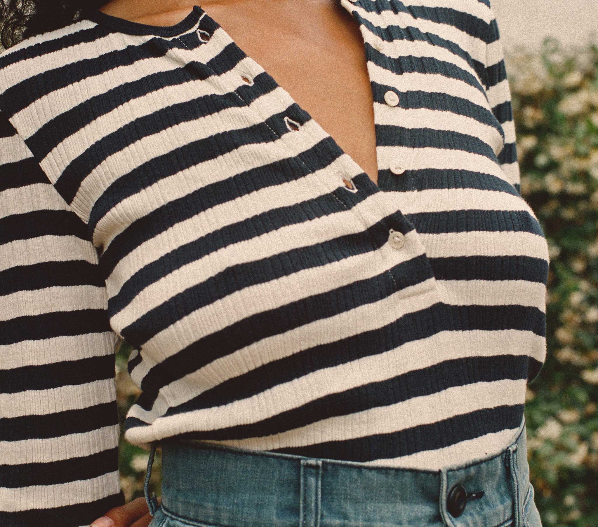 HMD -- PAOLA TEE -- NAVY STRIPE