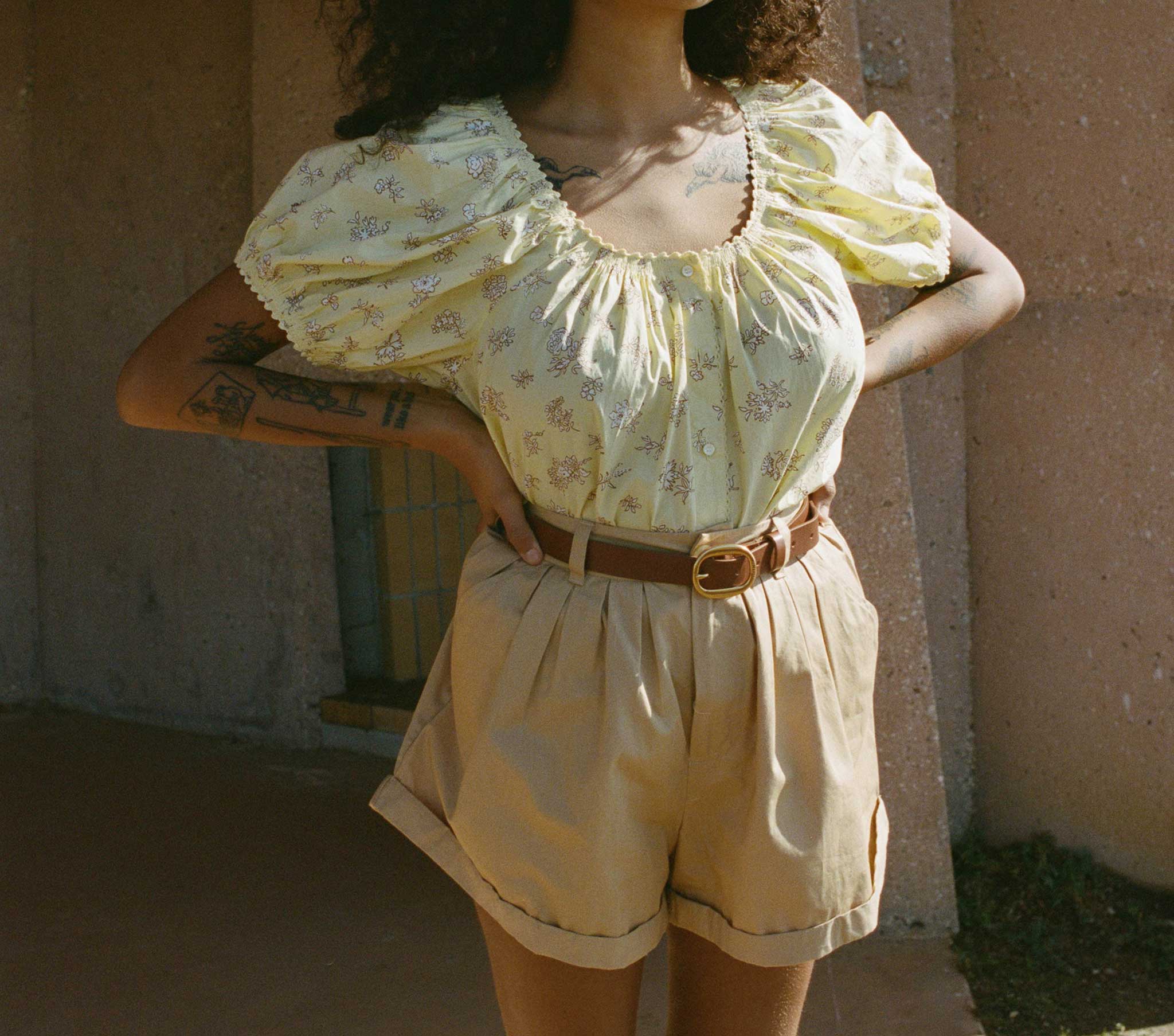 HMD -- TENNESSEE TOP -- SUNSHINE BOUTON DE ROSE