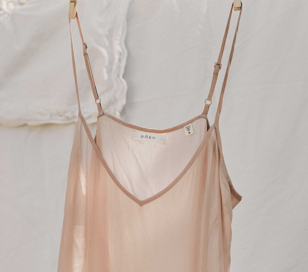 HMD -- SHORT DEEP V-NECK SLIP -- CONCH