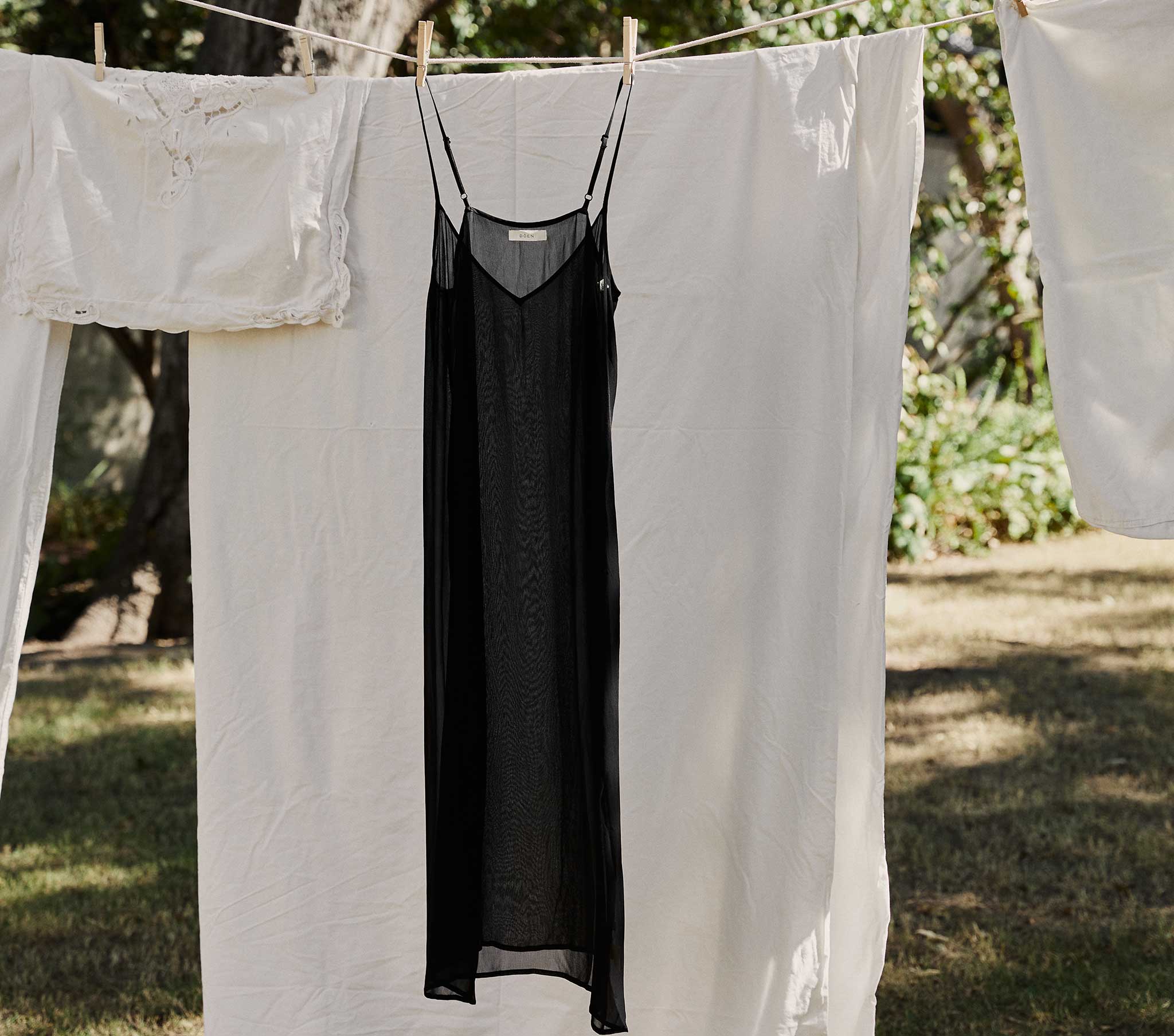 HMD -- LONG DEEP V-NECK SLIP -- BLACK