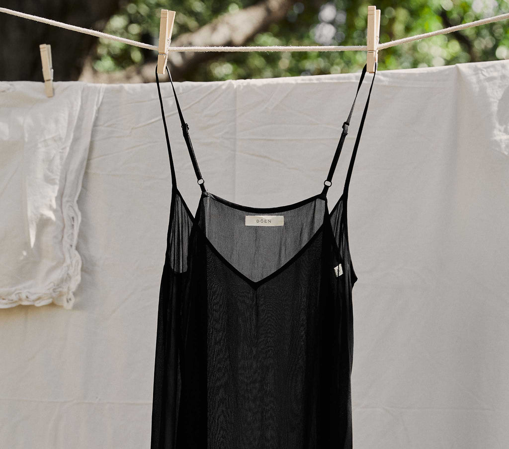 HMD -- LONG DEEP V-NECK SLIP -- BLACK