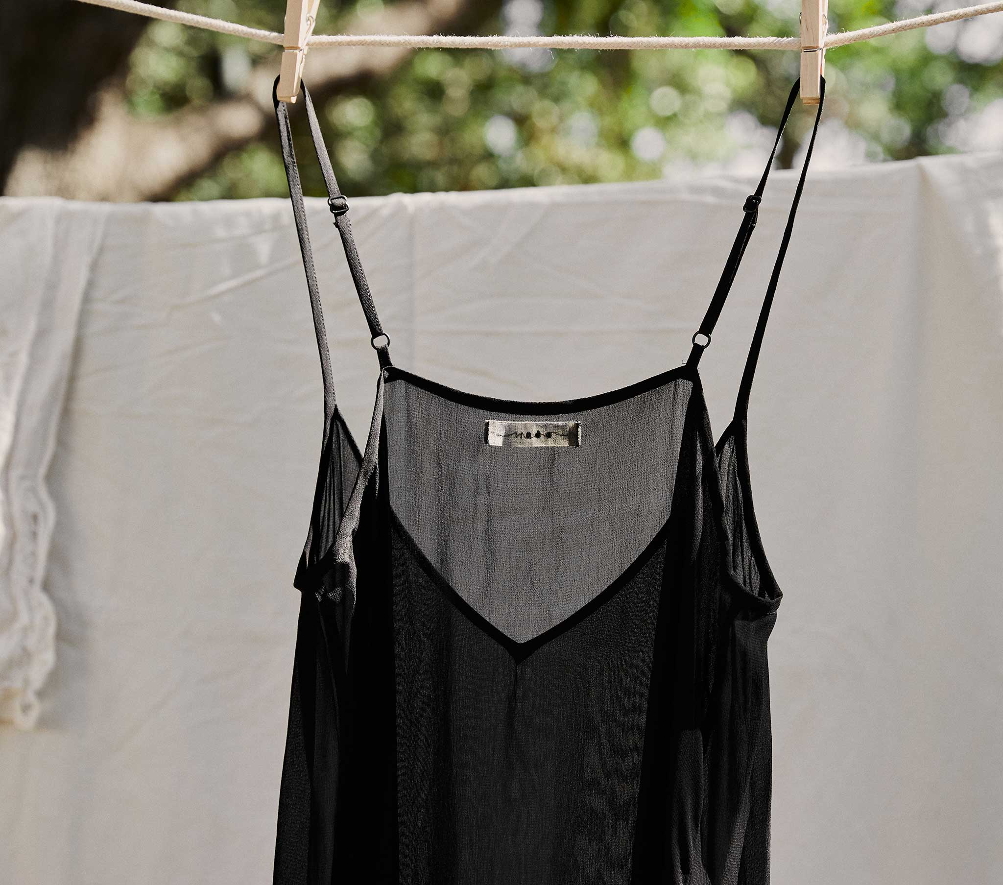 HMD -- LONG DEEP V-NECK SLIP -- BLACK