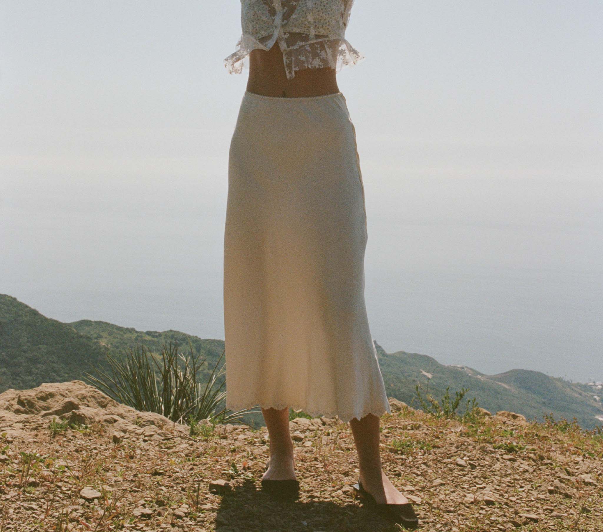 HMD -- ELOWEN SKIRT -- MOTHER OF PEARL