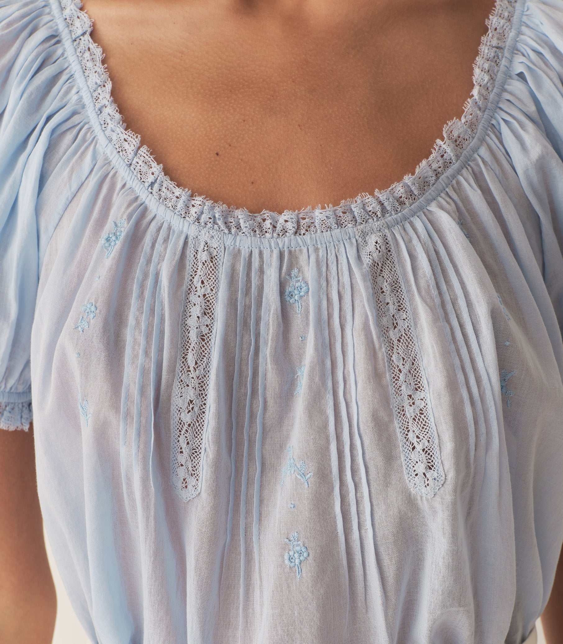 HMD -- FREDERICA TOP -- ICY BLUE