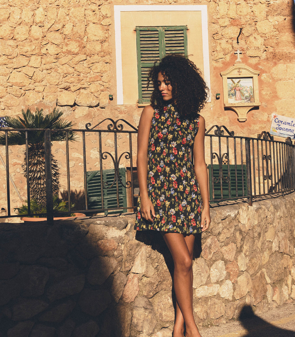 HMD -- GIANNA DRESS -- NOIR WILD ROSE