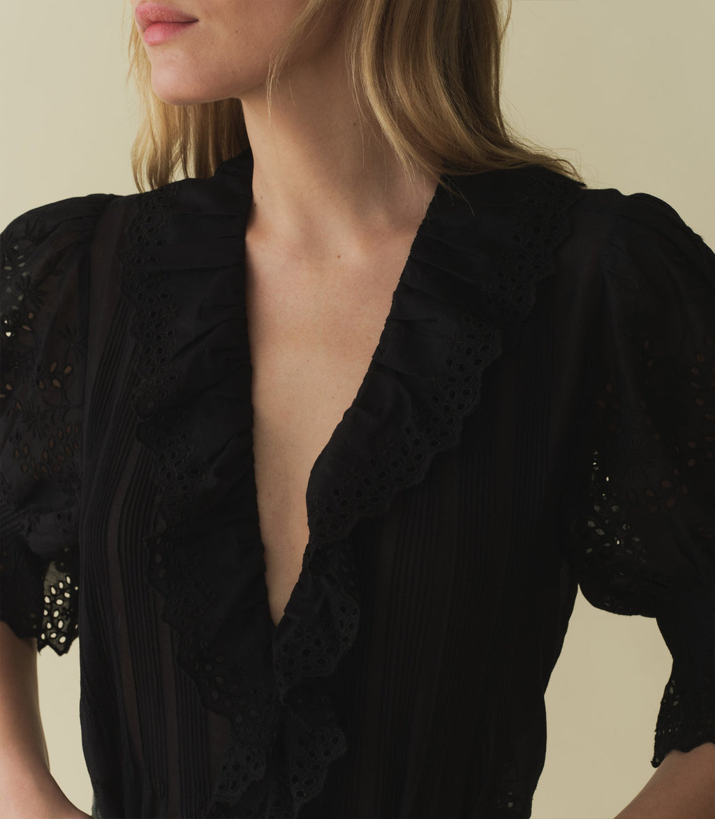 HMD -- HENRI TOP -- BLACK EYELET