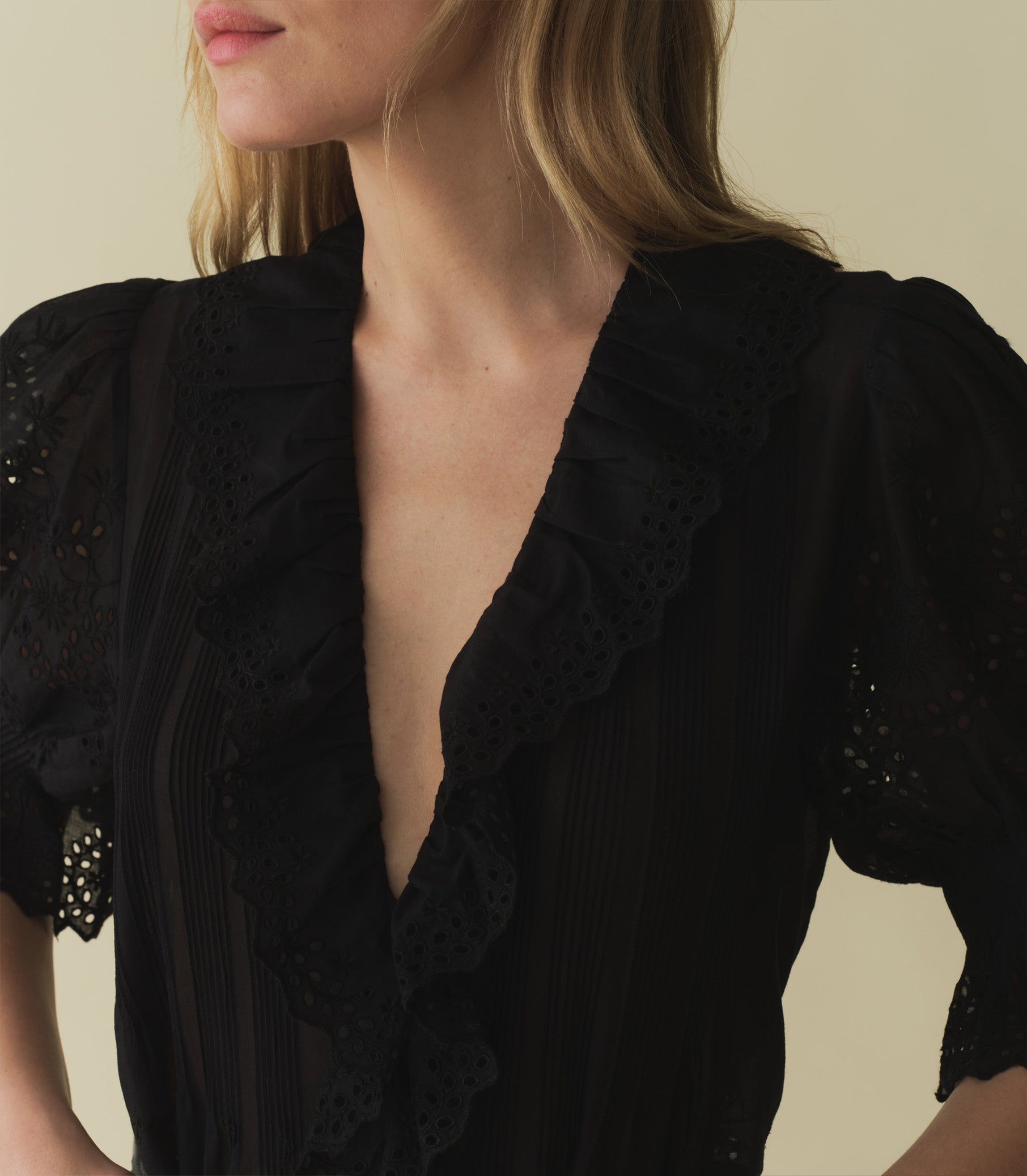 HMD -- HENRI TOP -- BLACK EYELET