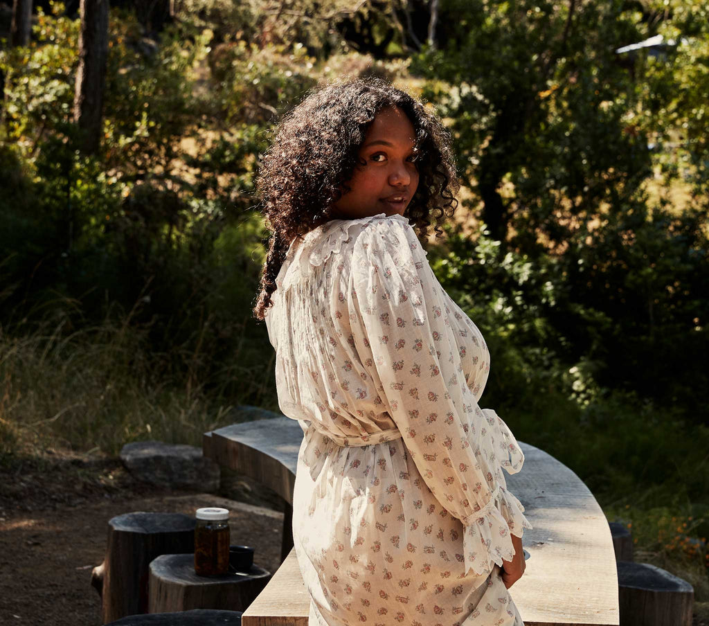 HMD -- HELENA DRESS -- COQUILLE MEDALLION