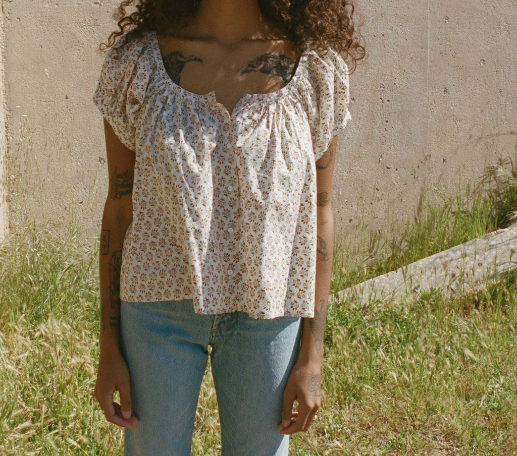 HMD -- JOYCE TOP -- SPRING ELDERBERRY FLORAL