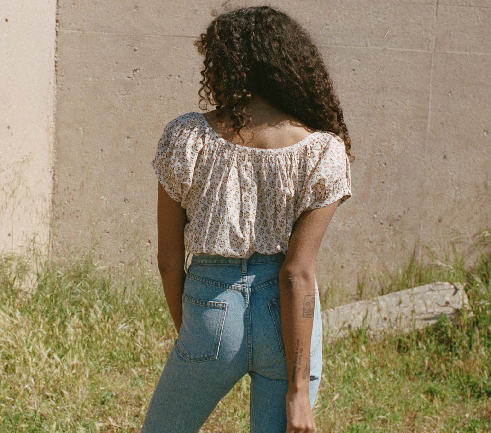 HMD -- JOYCE TOP -- SPRING ELDERBERRY FLORAL