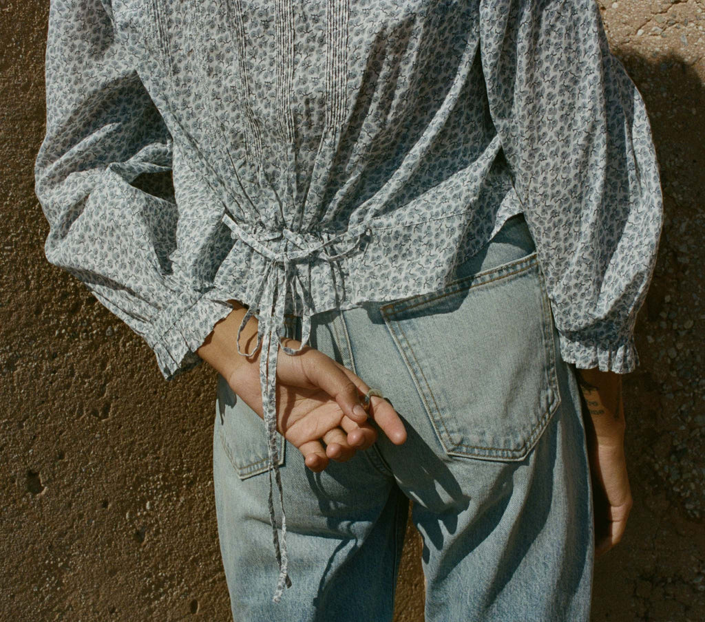 HMD -- LEANNA TOP -- BLUEBELL HILLSIDE BLOOM