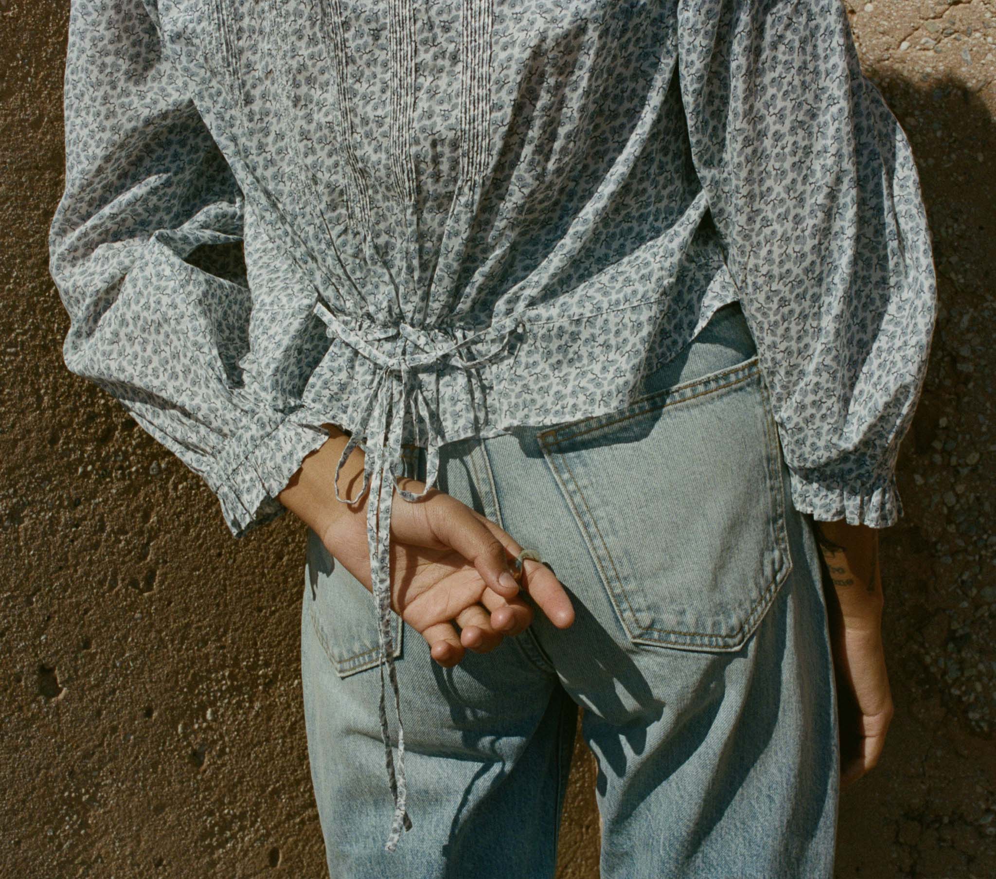 HMD -- LEANNA TOP -- BLUEBELL HILLSIDE BLOOM