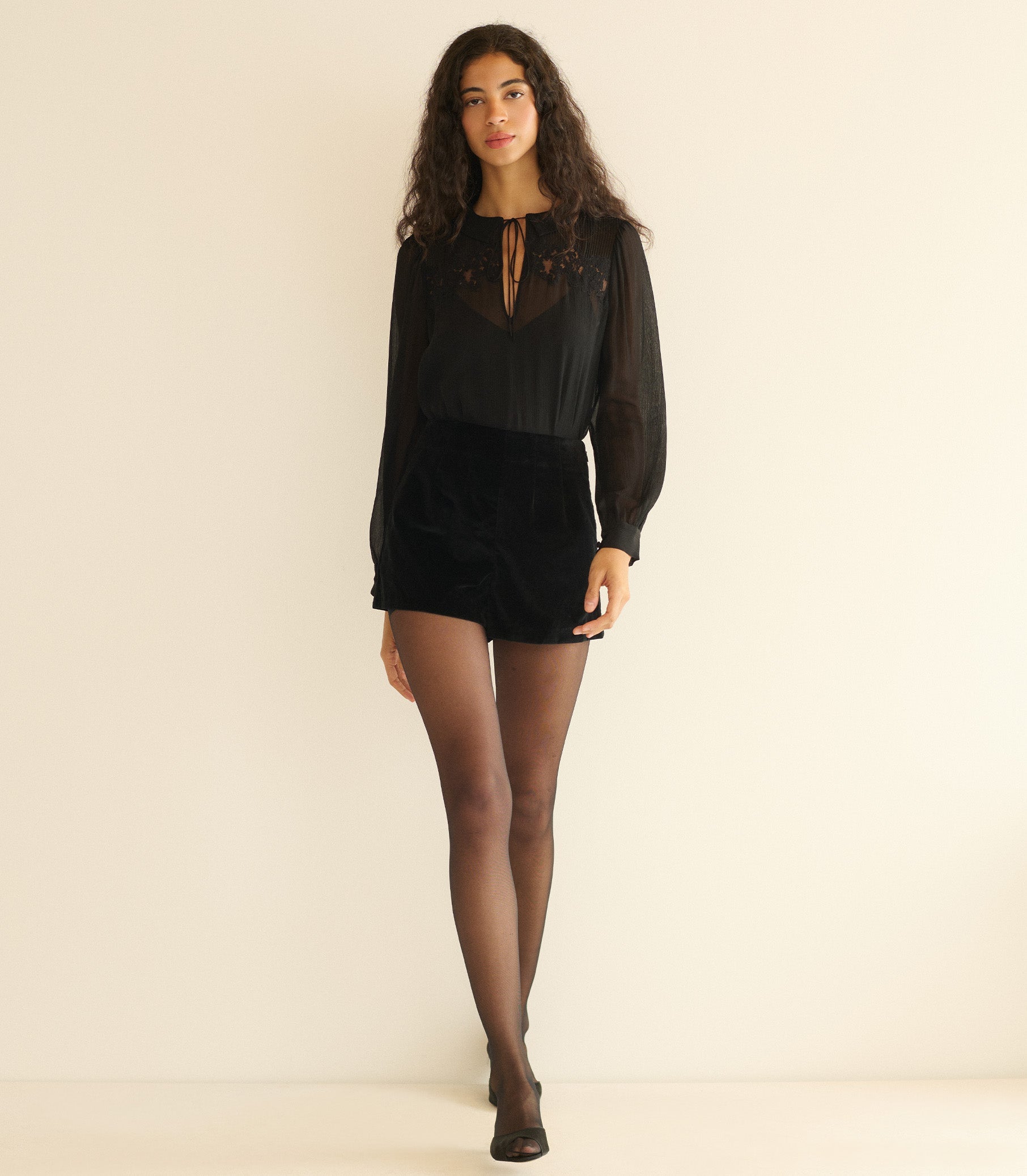 LIORA TOP -- BLACK