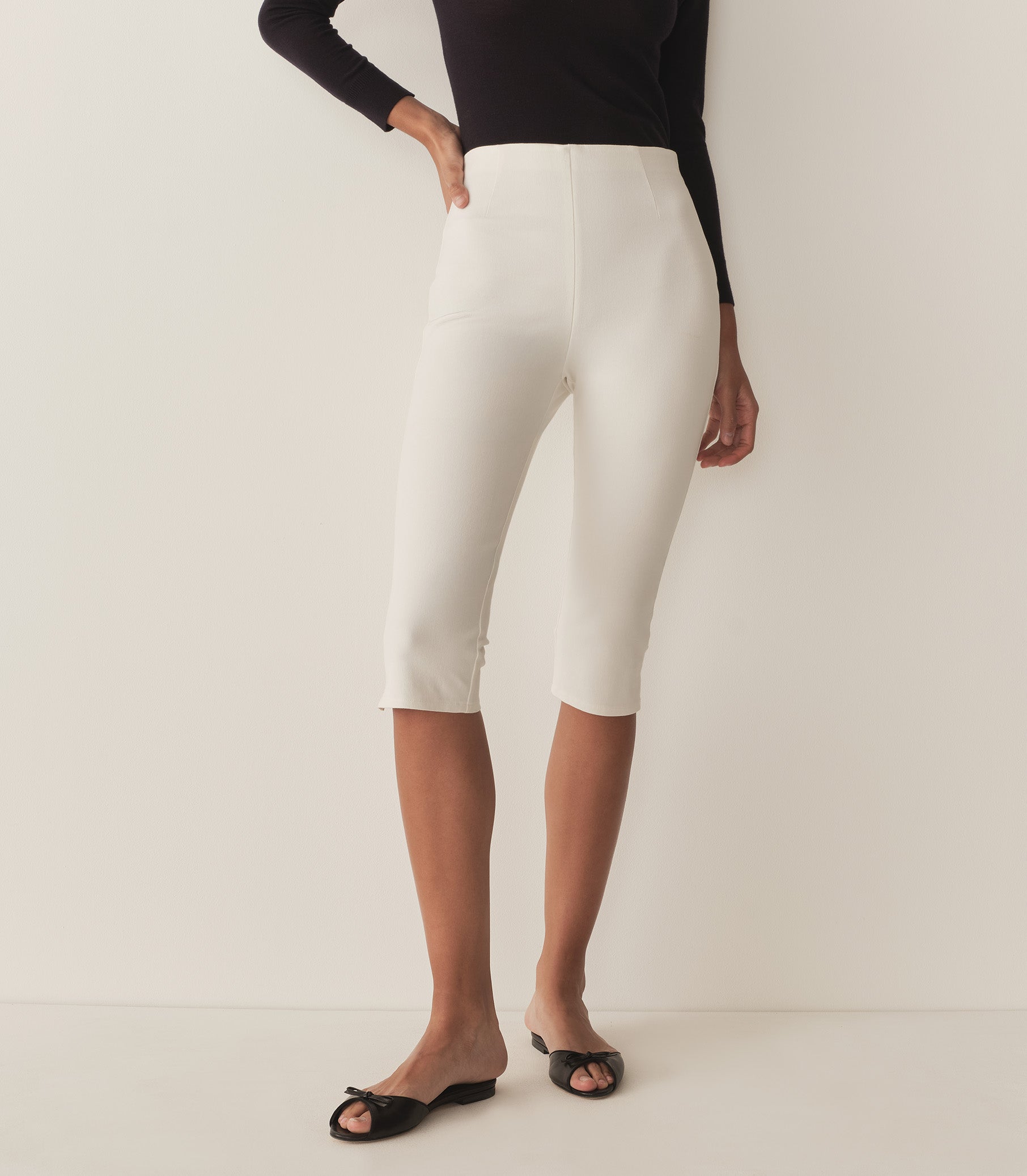 HMD -- LULA CAPRI PANT -- SALT