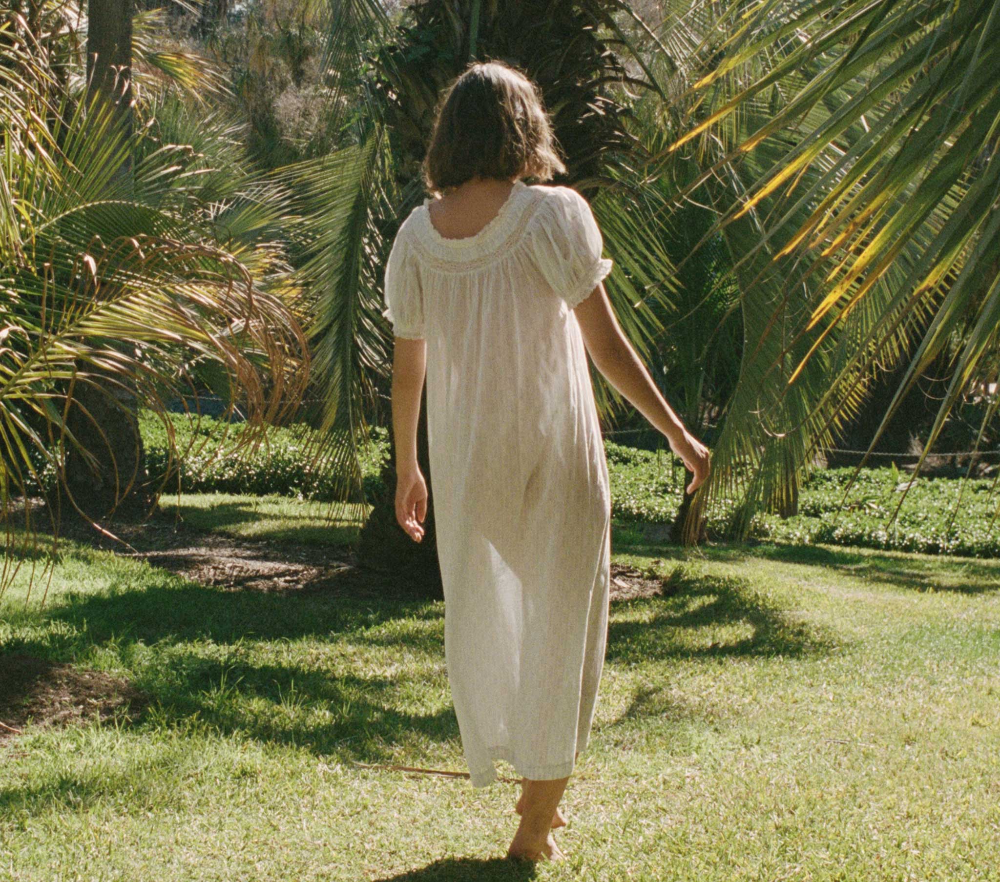 HMD -- REINE NIGHTGOWN -- ADELINE'S GARDEN