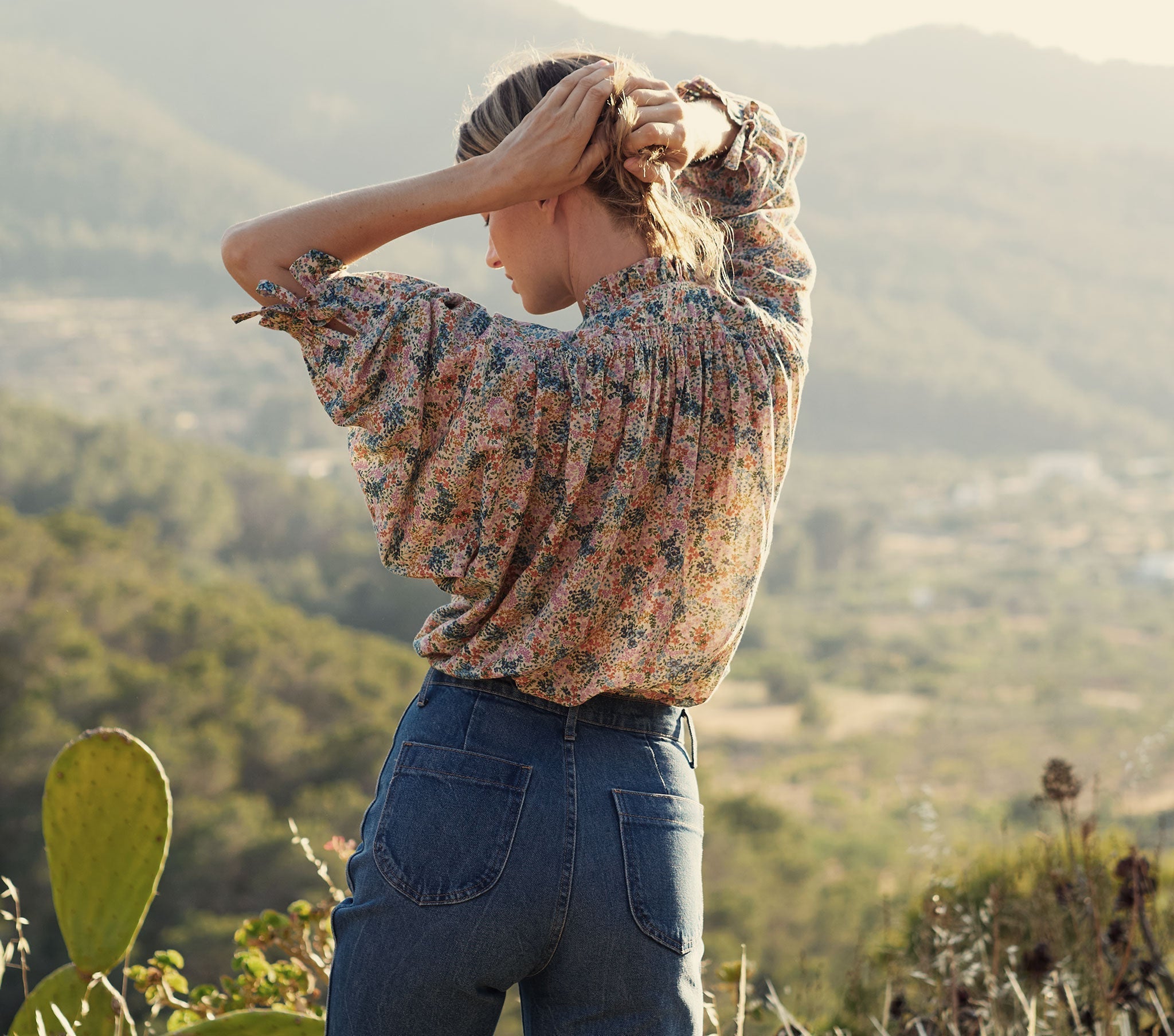 HMD -- ROSE TOP -- CREAM LADY BIRD FLORAL